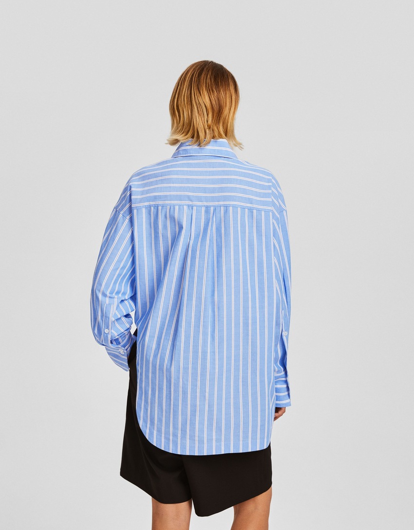 Camisa de popeline listrada de manga comprida e tamanho grande