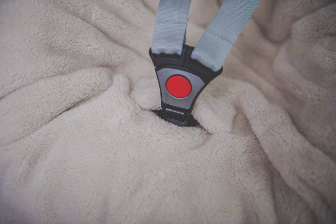 Koeka omslagdoek Vik  met teddy sand
