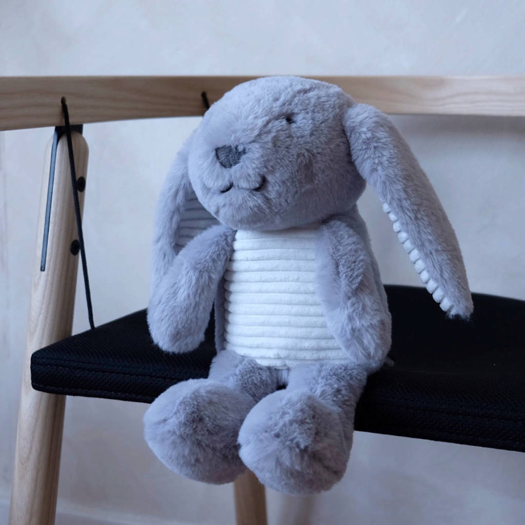 Heel handig hulpmiddel voor het slapen van de kleinehartslagknuffel milo konijn grijs - knuffel 18 cm