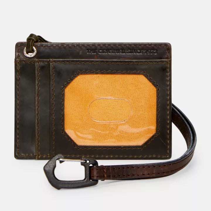 Porta-cartões de couro com cordão para homem, na cor marrom escuro.
