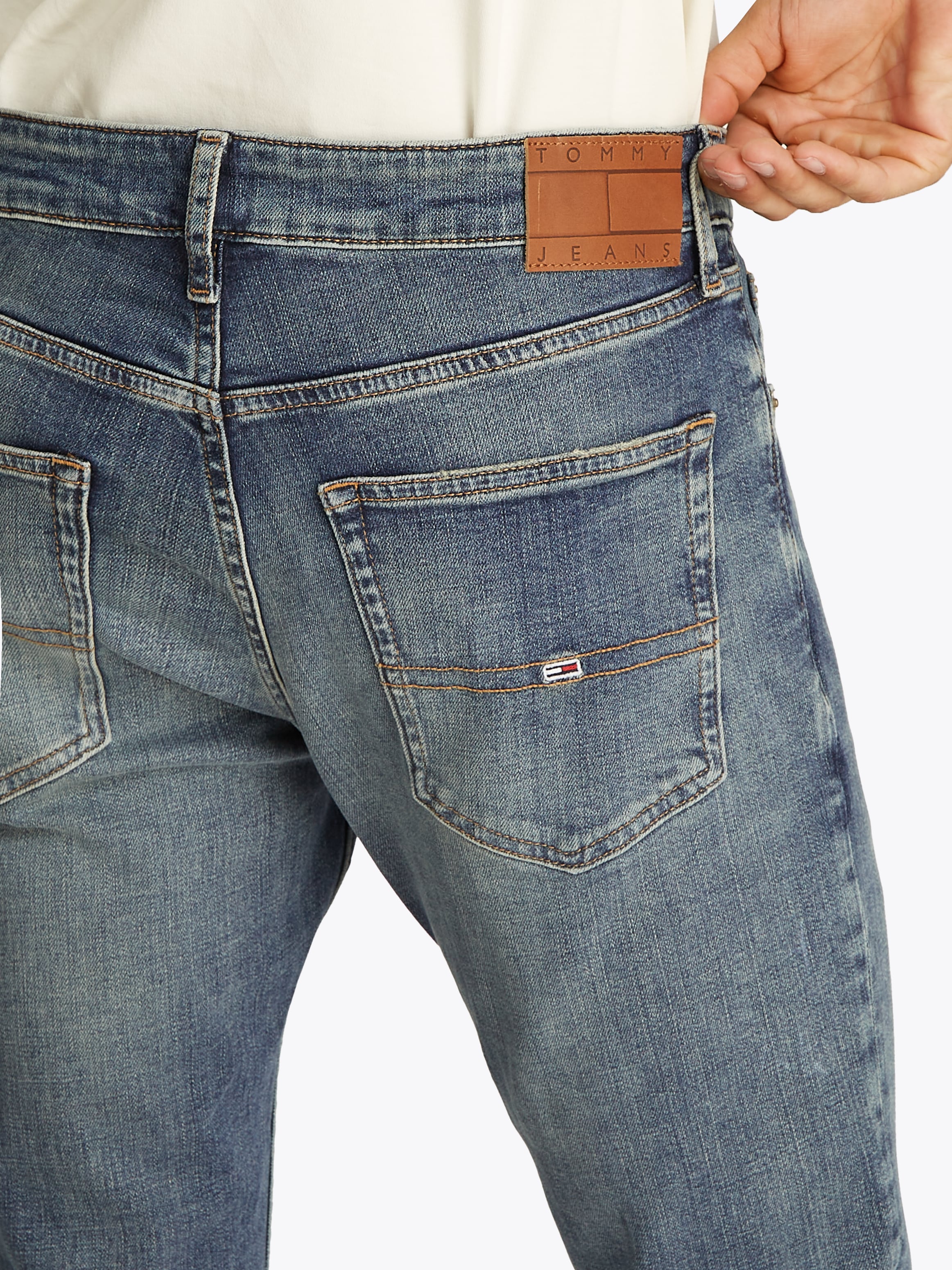 Tommy Jeans Slim-fit-Jeans »Scanton Slim«, Slim‑Fit‑Jeans mit mittlerer Leibhöhe, 5‑Pocket‑Design