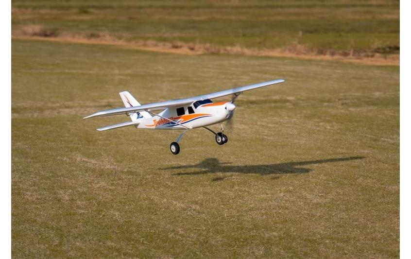 Motorflugzeug Trekker 1200 mm RTF<br>Gutmütiges Trainer Flugmodell mit Brushless Motor