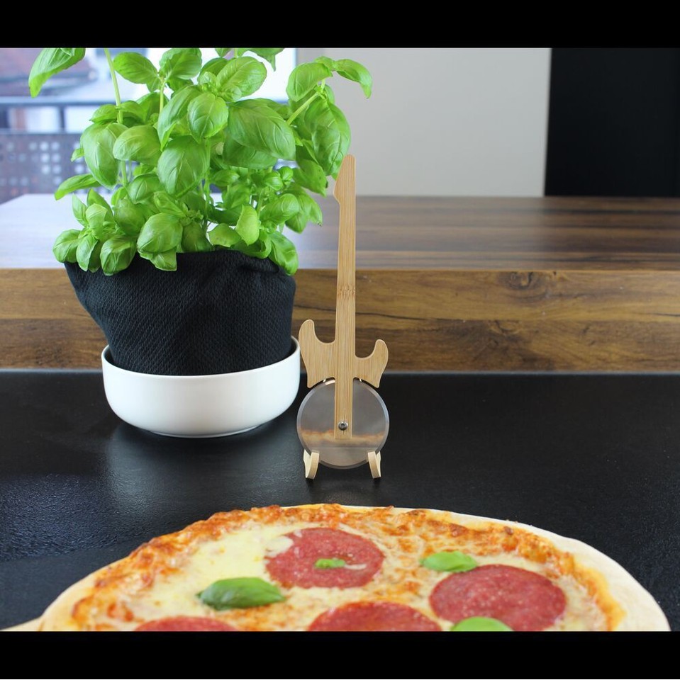 Winkee - Pizzaskærer - Guitar Pizza Cutter with Stand