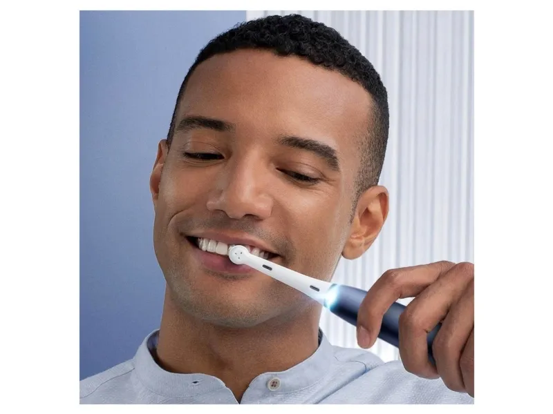 Oral-B iO Series 7 Sapphire Blue Magnetic Toothbrush