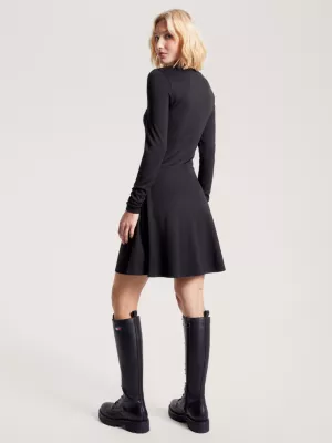 Vestido básico acinturado e evasê