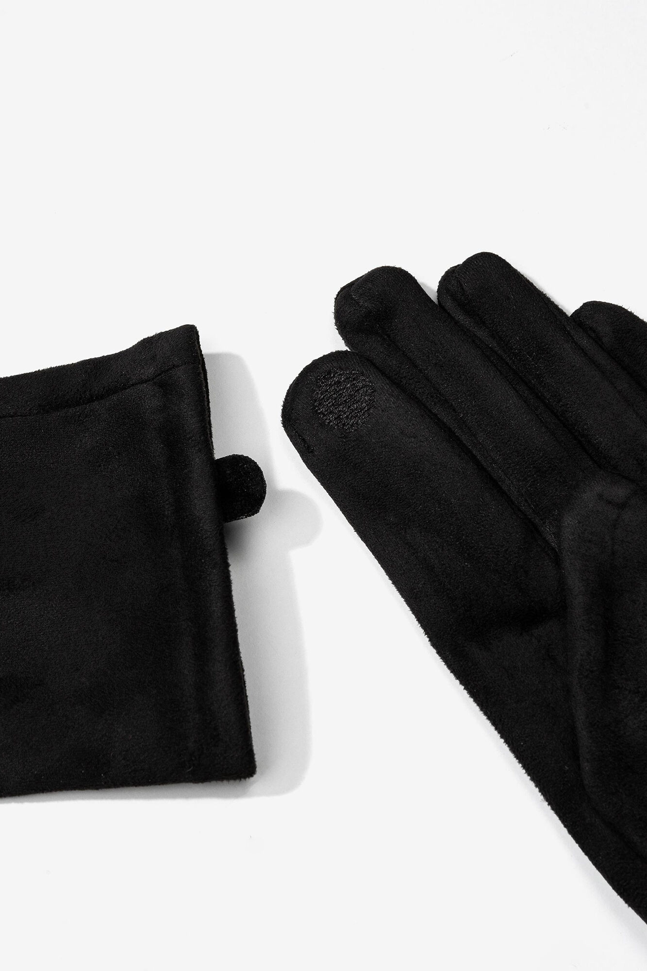 Luvas com efeito aveludado e compatibilidade com telas sensíveis ao toque.
