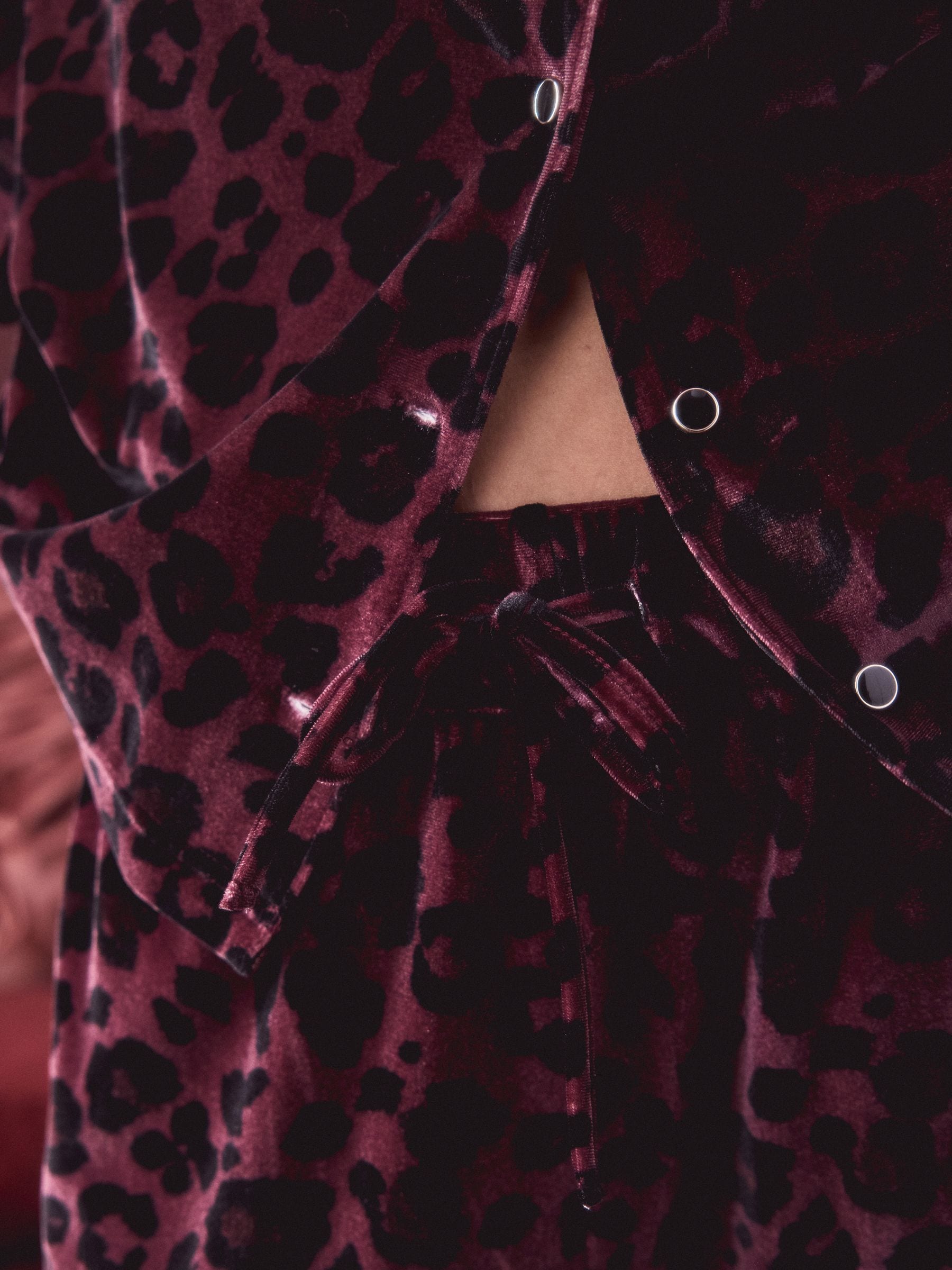 Paars met dierenprint - Comfortabele pyjama met doorlopende knopen