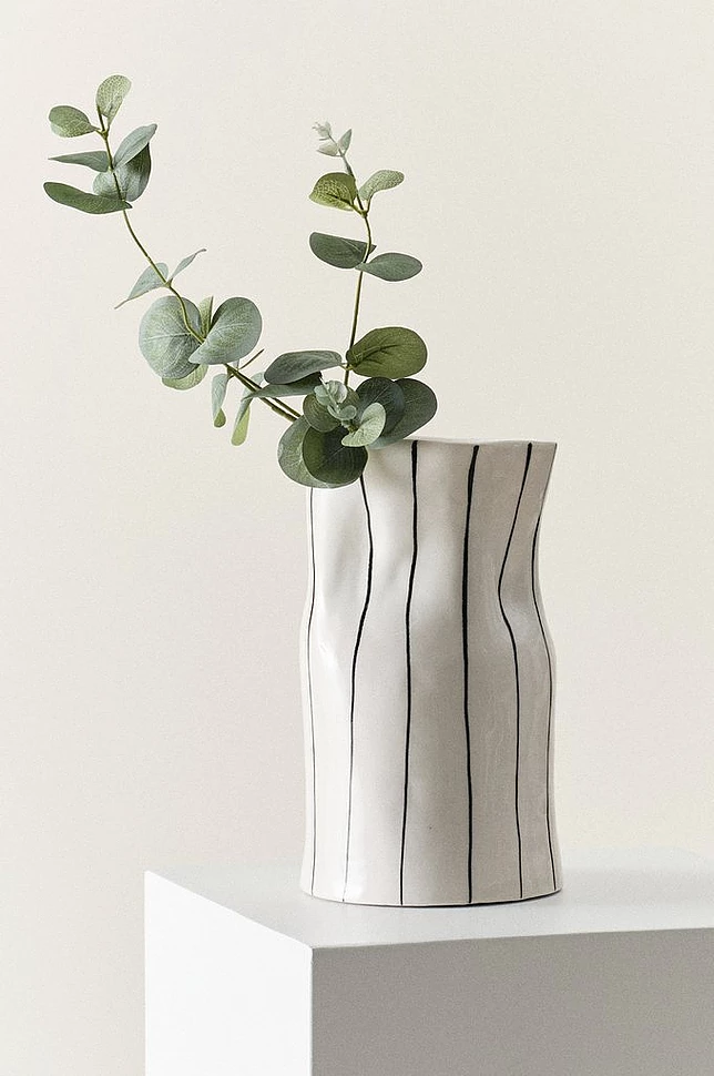 MOJ vase