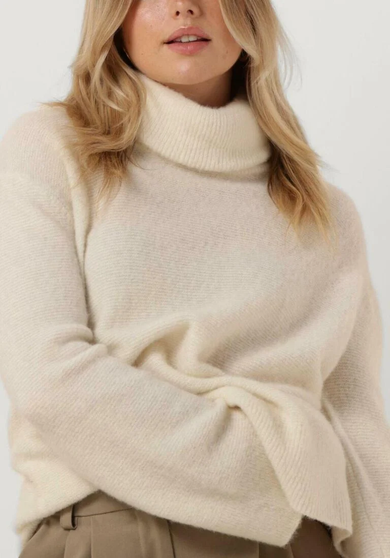 MODSTR\u00D6M witte modstr&ouml;m coltrui adrianmd t-neck