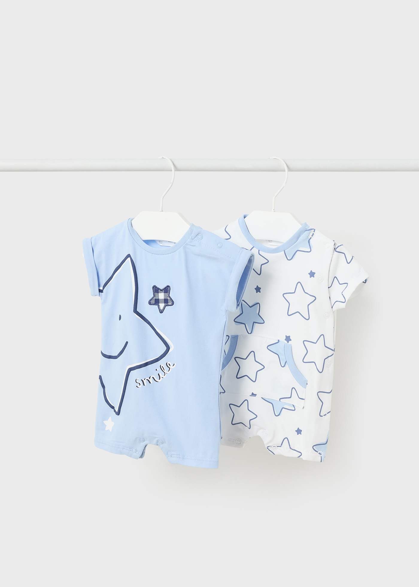 Conjunto de 2 pijamas curtos de algodão sustentável para recém-nascidos.