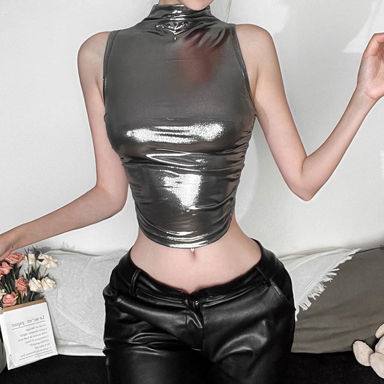 HERMITAKH - Slim fit crop top van imitatieleer met metallic ruches en opstaande kraag