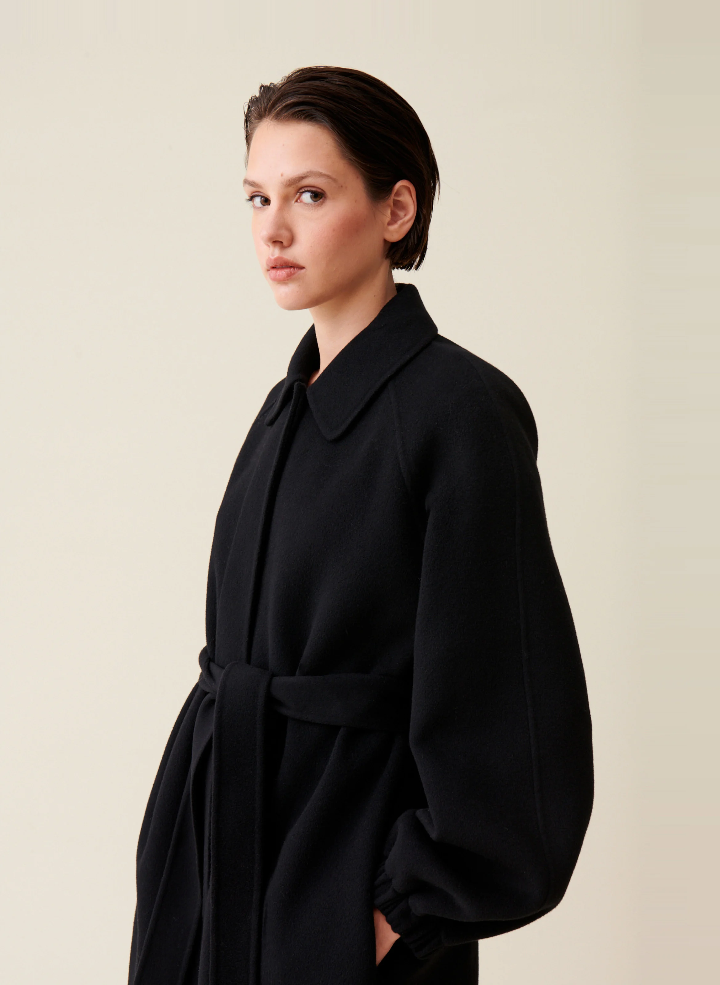 Manteau long ceinturé en laine mélangée | Noir