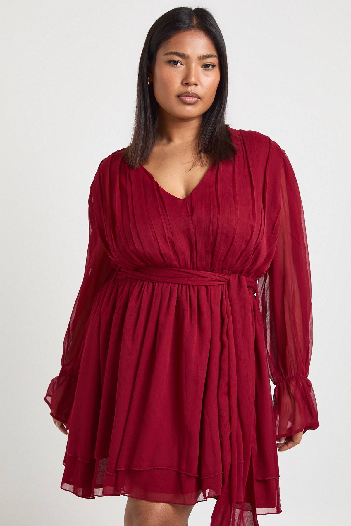boohoo Robe Patineuse Mini Grande Taille en Mousseline à Manches Bouffantes et Ceinture Nouée
