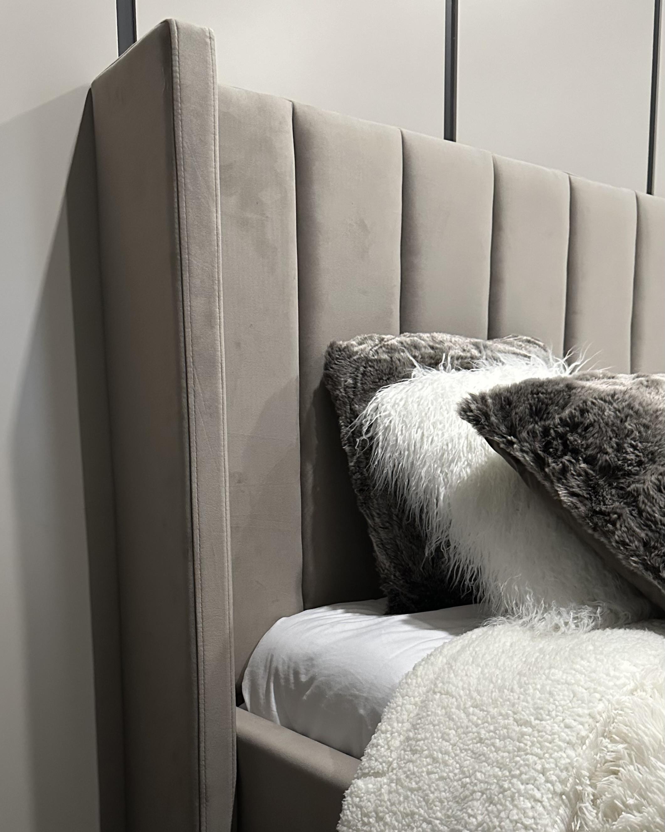 Bed Fluweel VILLETTE 180 x 200 cm Taupe