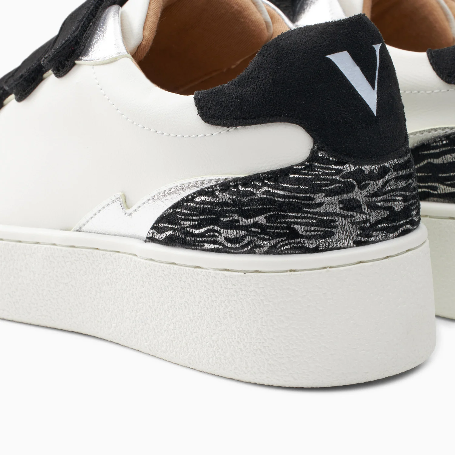 Sneakers-Baskets Nahia blanc et argent à scratchs noirs
