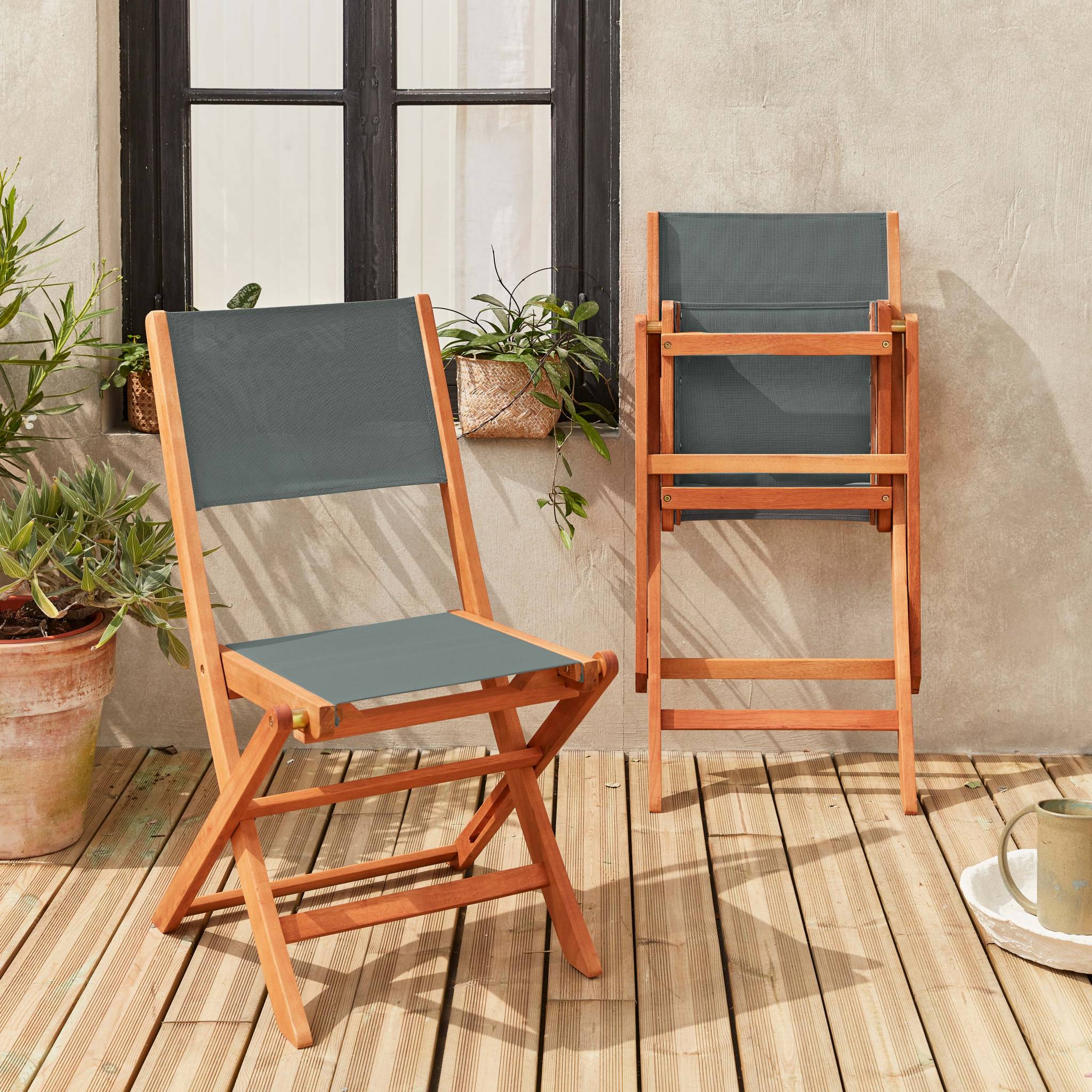 sweeek - Set van twee houten klapstoelen