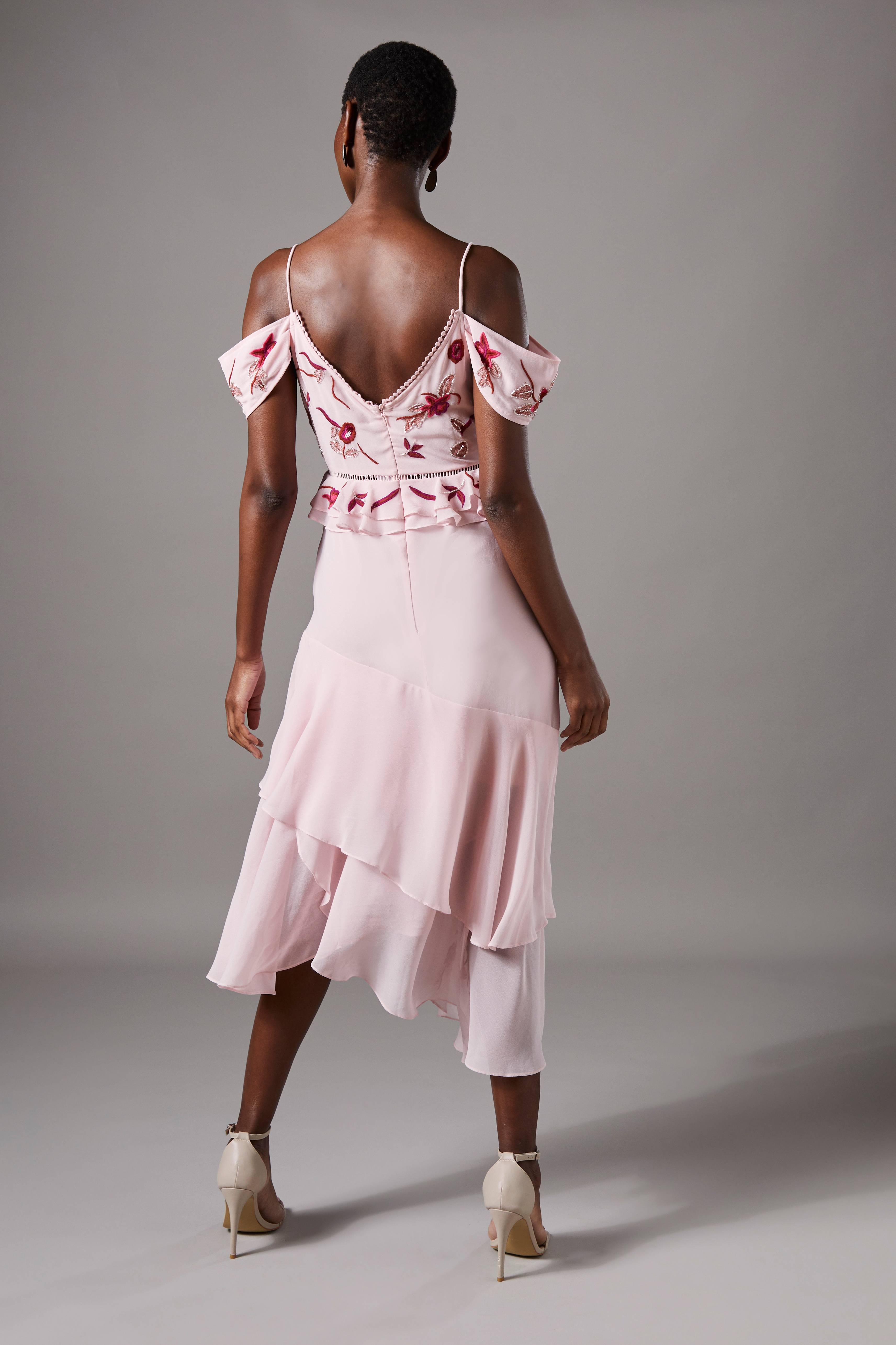Coast Robe Mi-Longue à Paillettes et Épaules Dénudées pour Invitée de Mariage