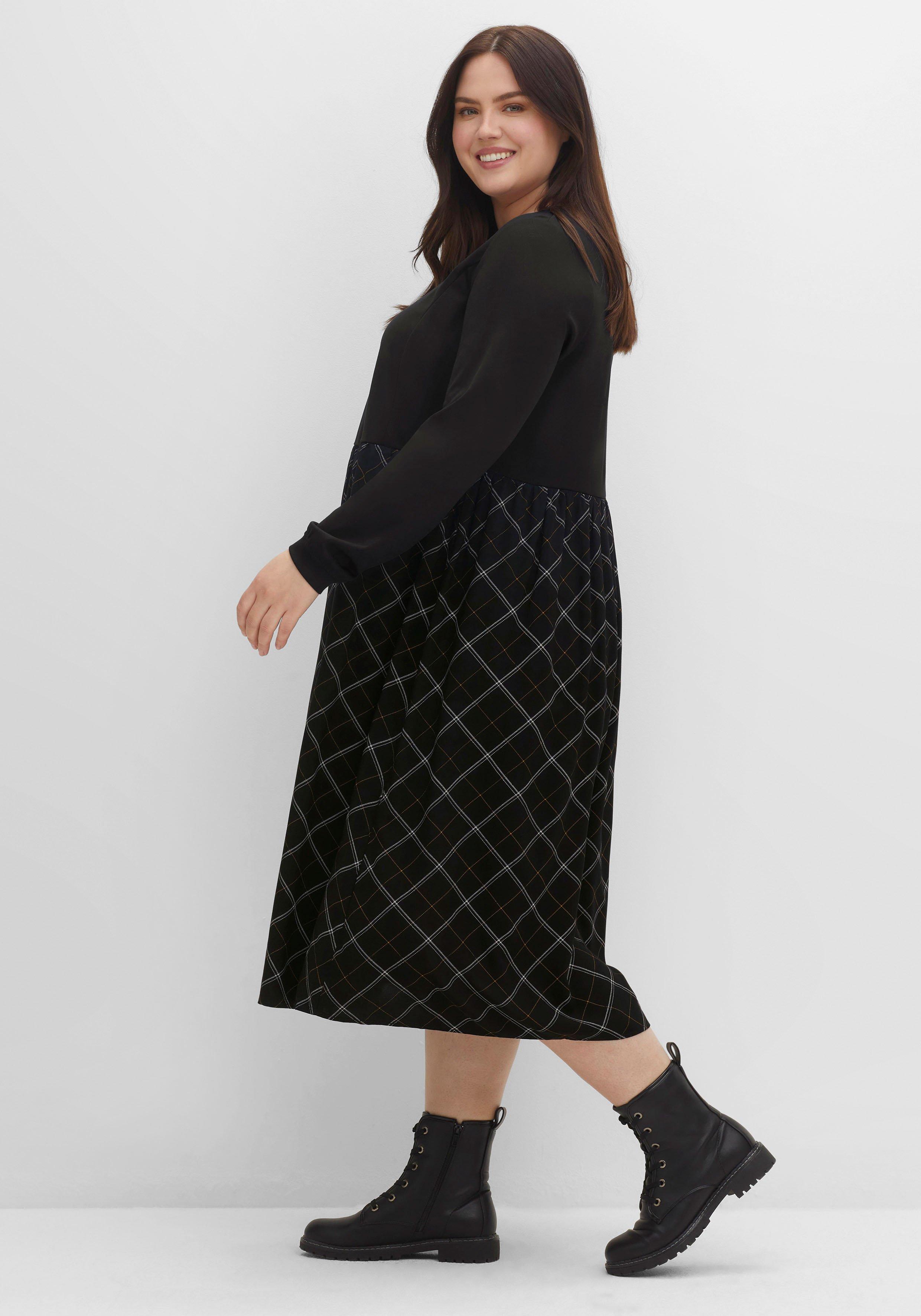 Shirtkleid im Material- und Mustermix