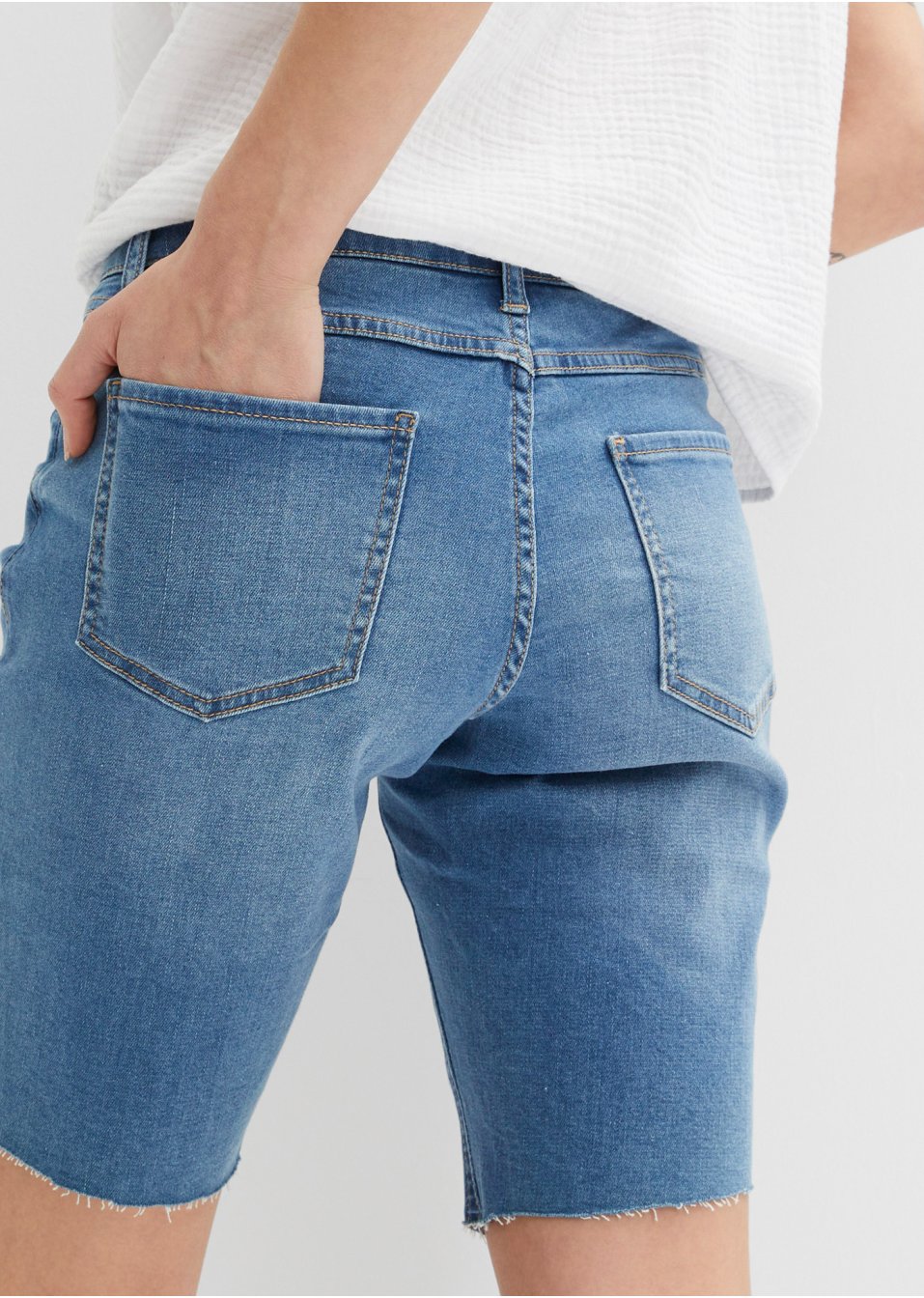 Bermuda en jean avec effets destroy