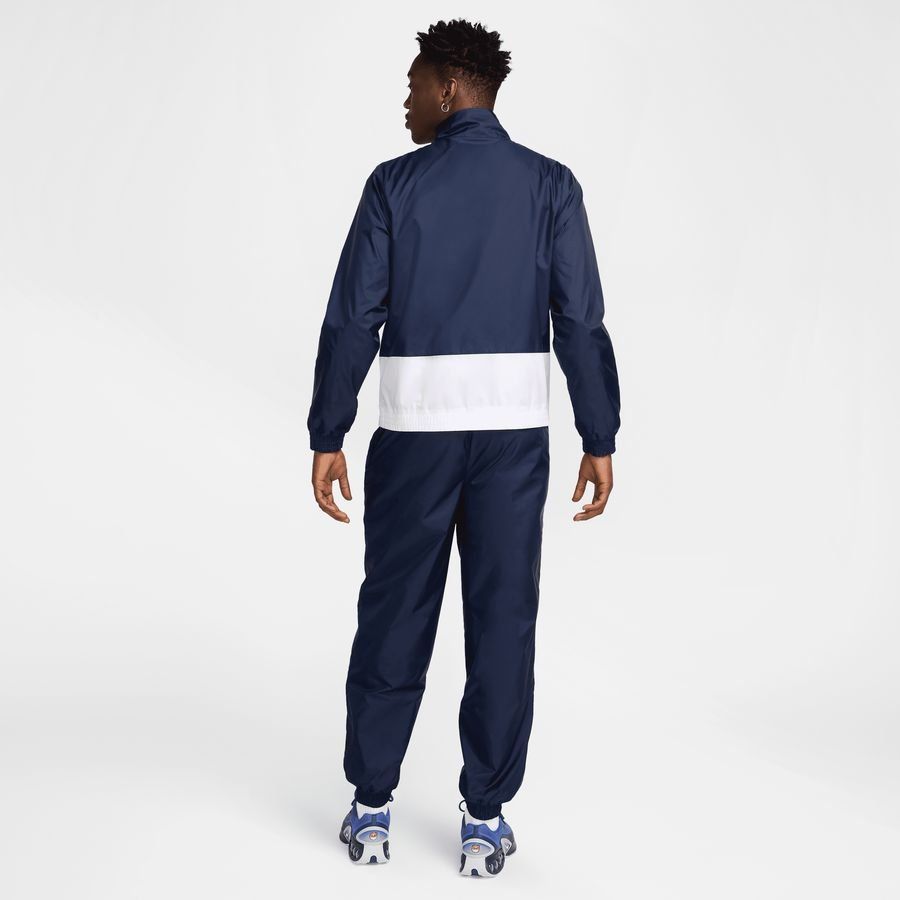 Nike Club