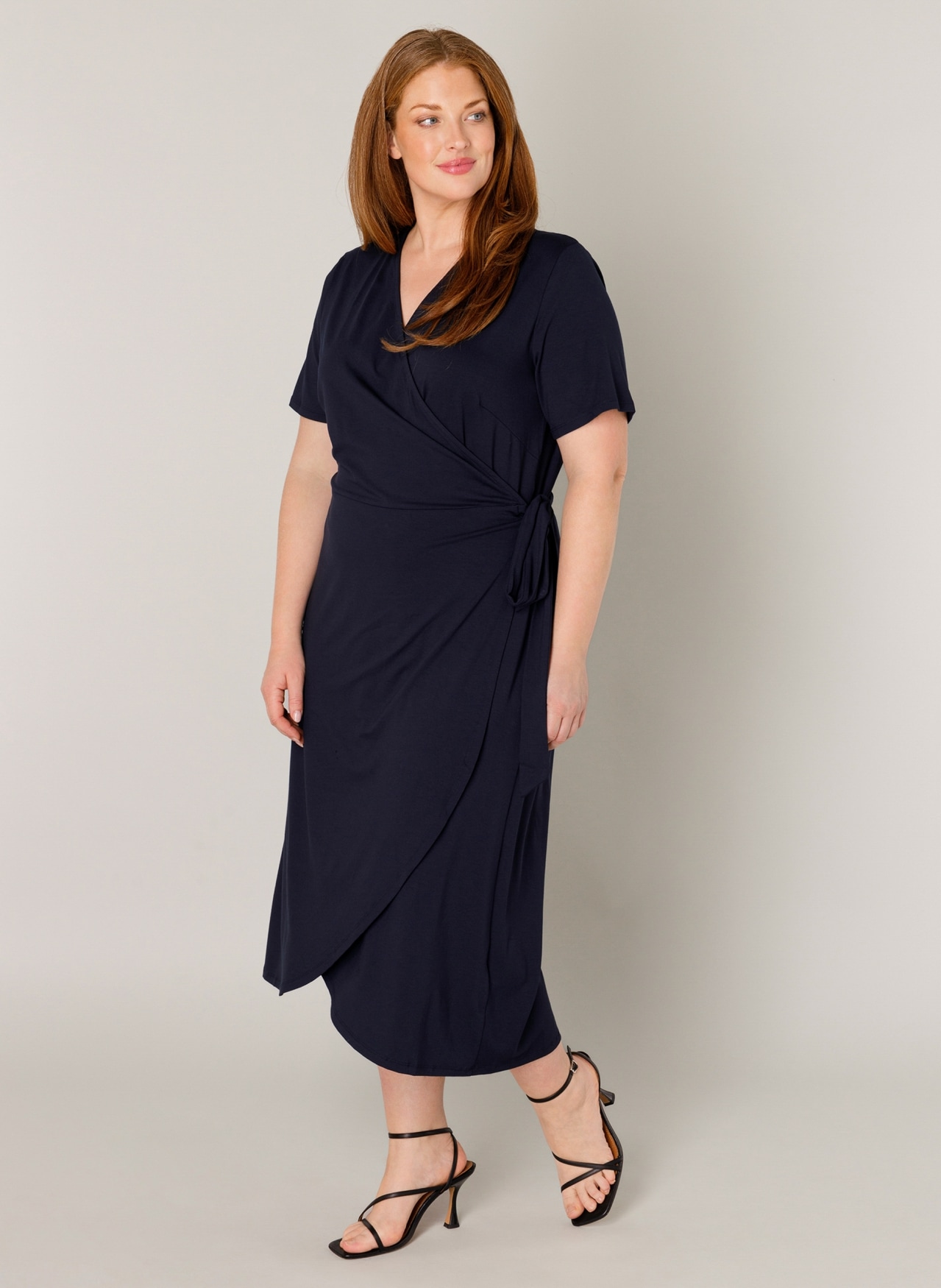 Base Level Curvy Wickelkleid »Abbie« Weich fliessende Viskose-Mischqualität