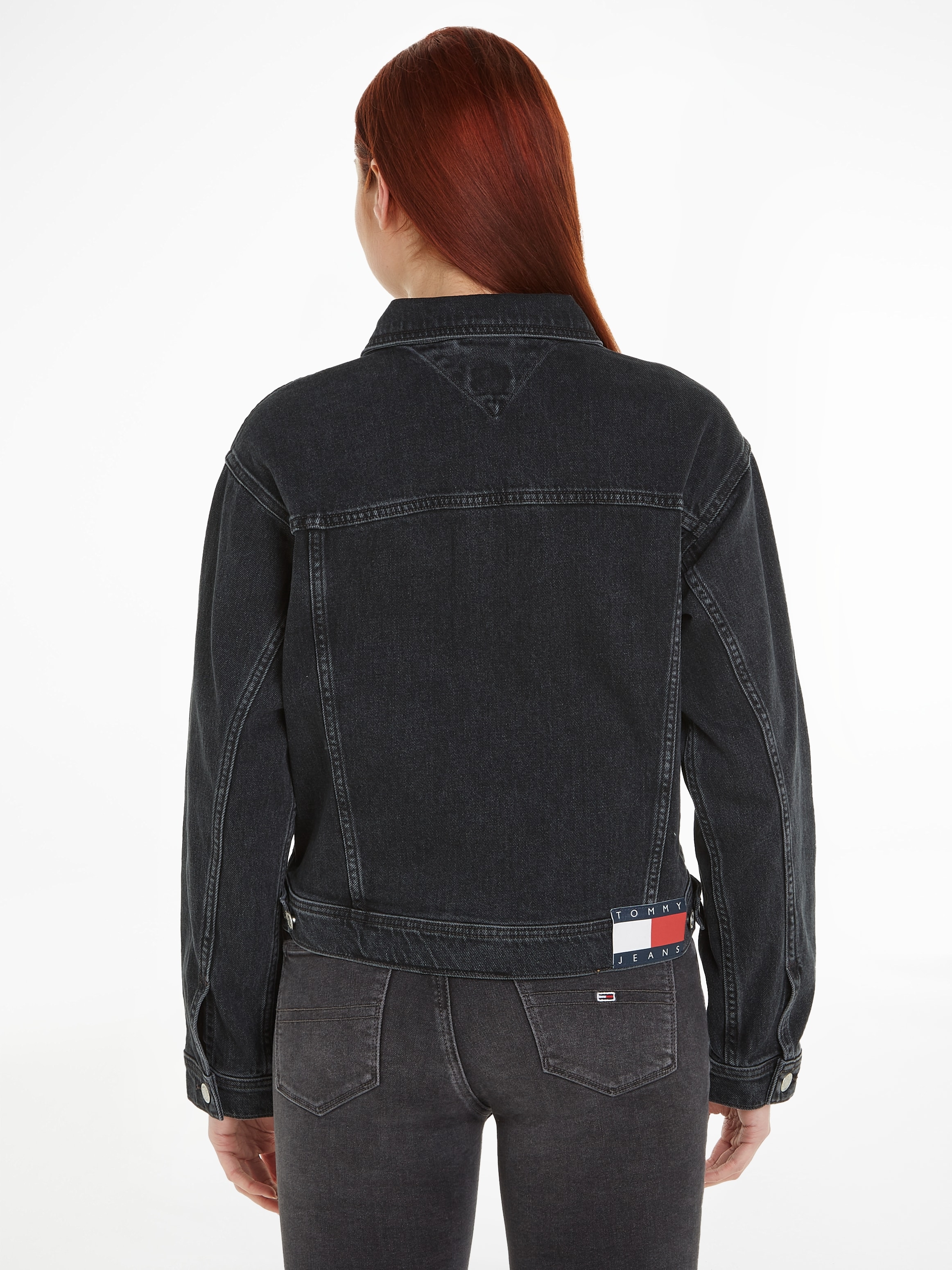 Tommy Jeans Jeansjacke »MOM CLS JACKET CG4181« mit Logpatch