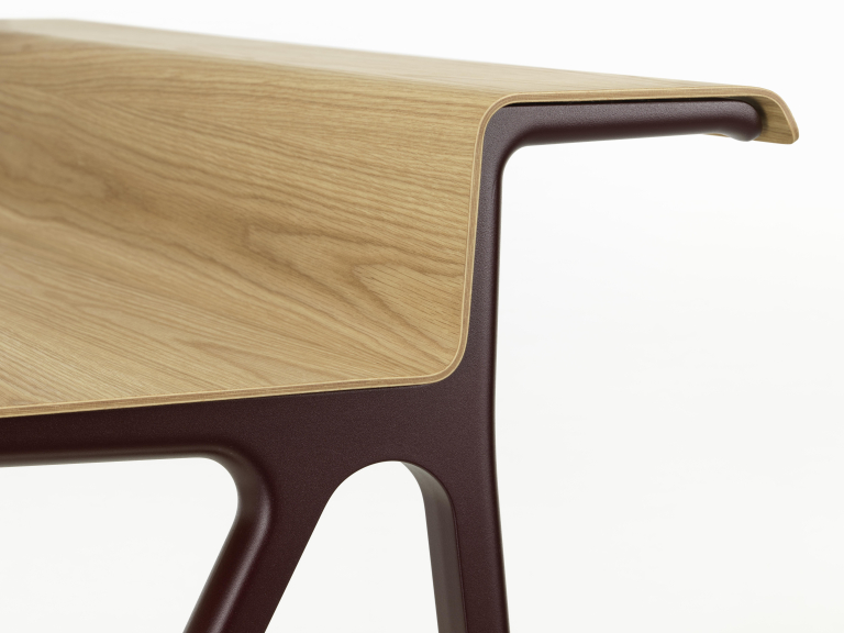 Vitra Courier bureau 120x72,5 donker eiken/zwart