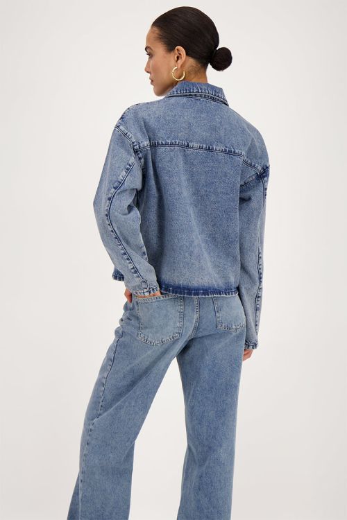 Blauwe spijkerjas met strikjes