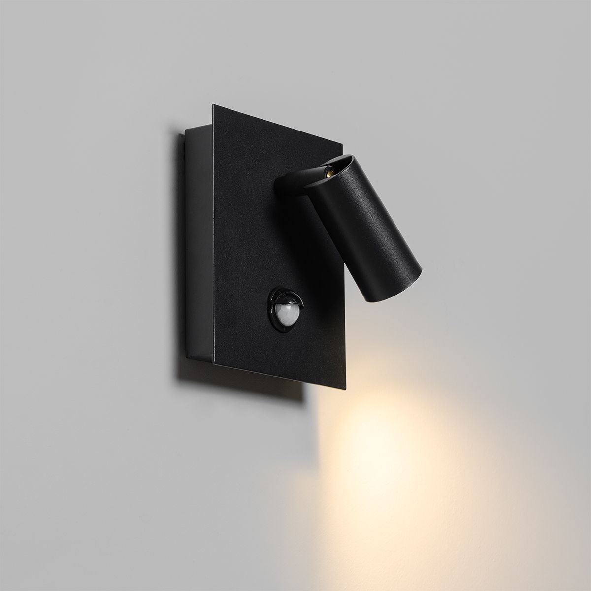 Buiten wandlamp zwart incl. LED IP54 bewegingssensor - Simon