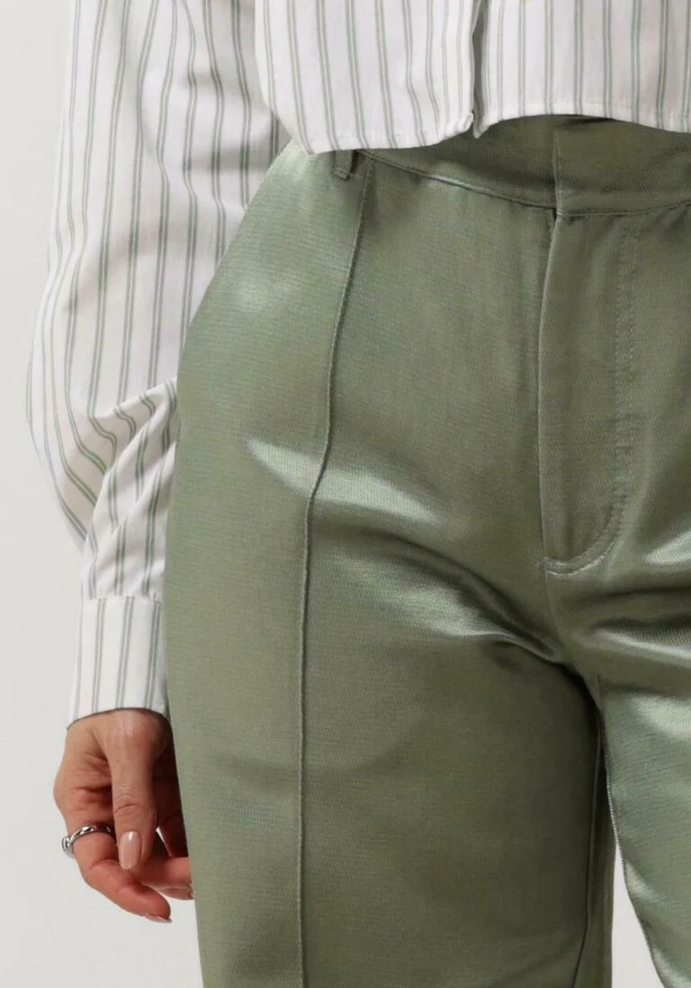 COLOURFUL REBEL groene colourful rebel pantalon wende satin pintuck low pants