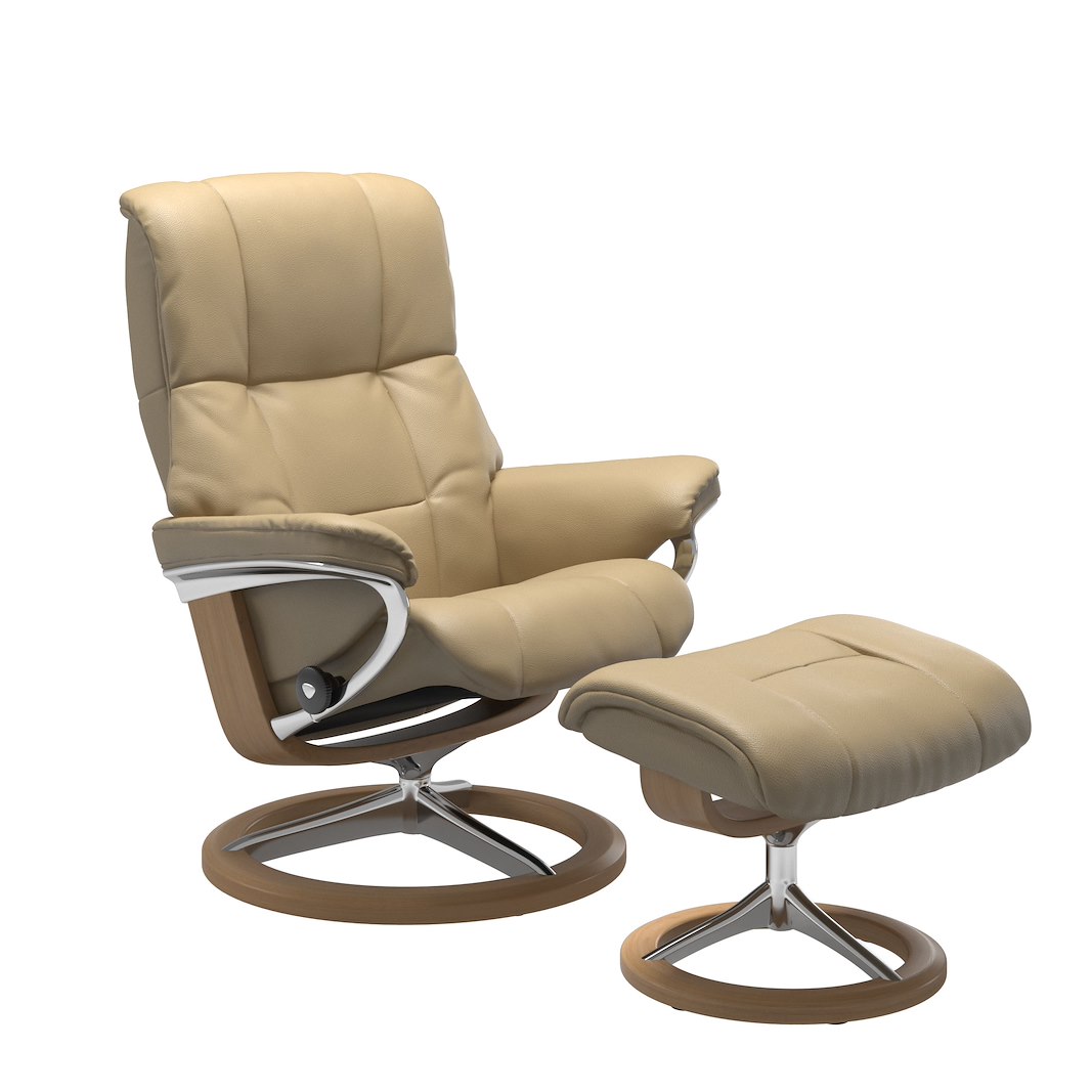 Mayfair (M) Signature lenestol med krakk Hud Velaro Beige og Signature understell i eikbeiset og krom.