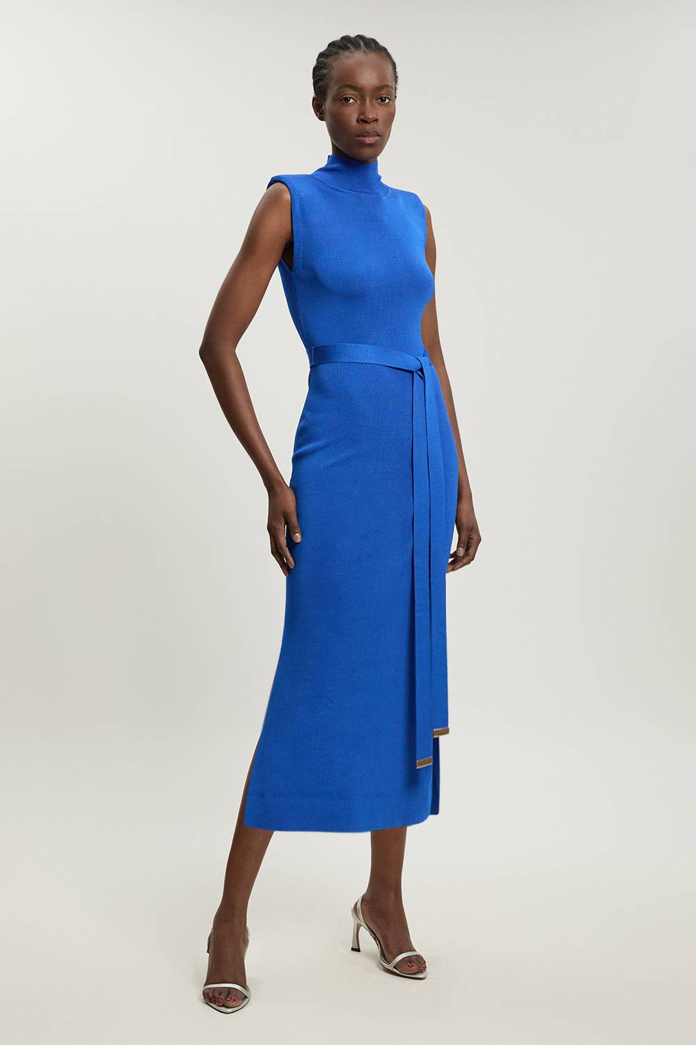 KarenMillen Robe Fourreau Sans Manches En Maille Fluide À Épaulettes Et Col Cheminée