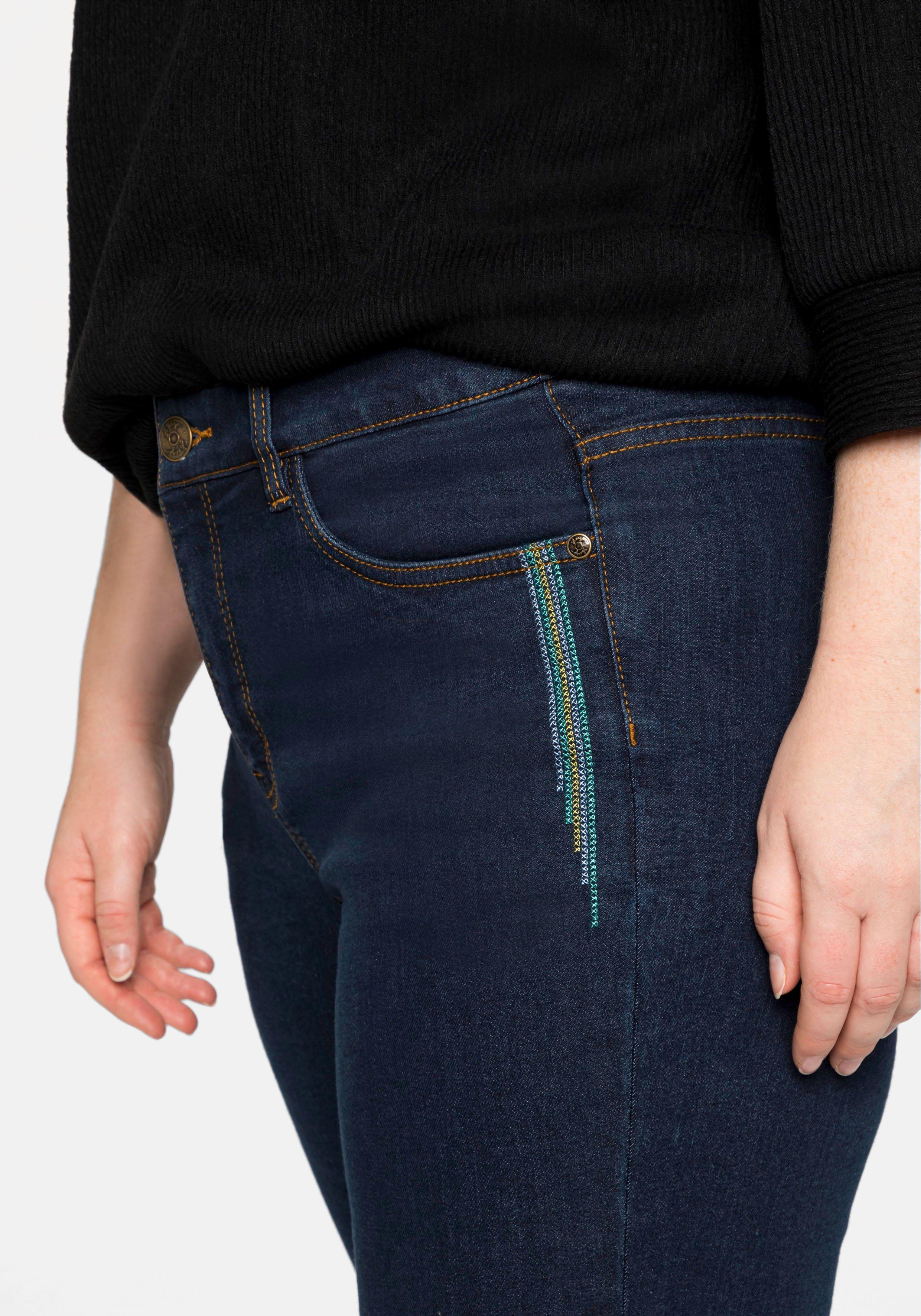 Caprijeans mit Catfaces und Kontrastnähten