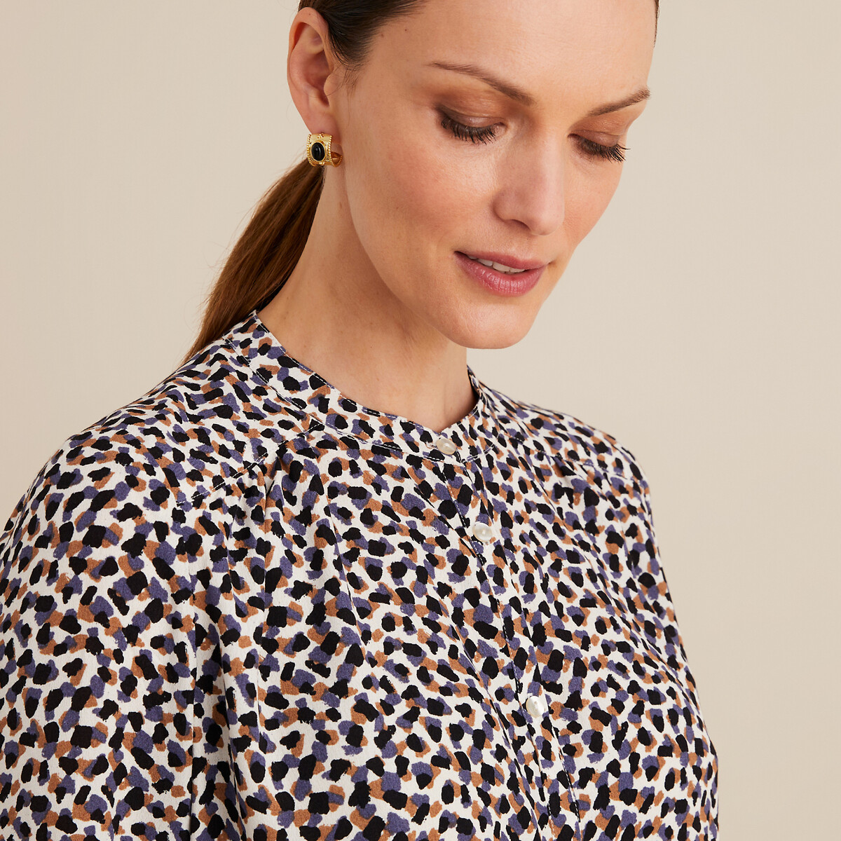 ANNE WEYBURN<br>Blusa com estampa gráfica e mangas compridas