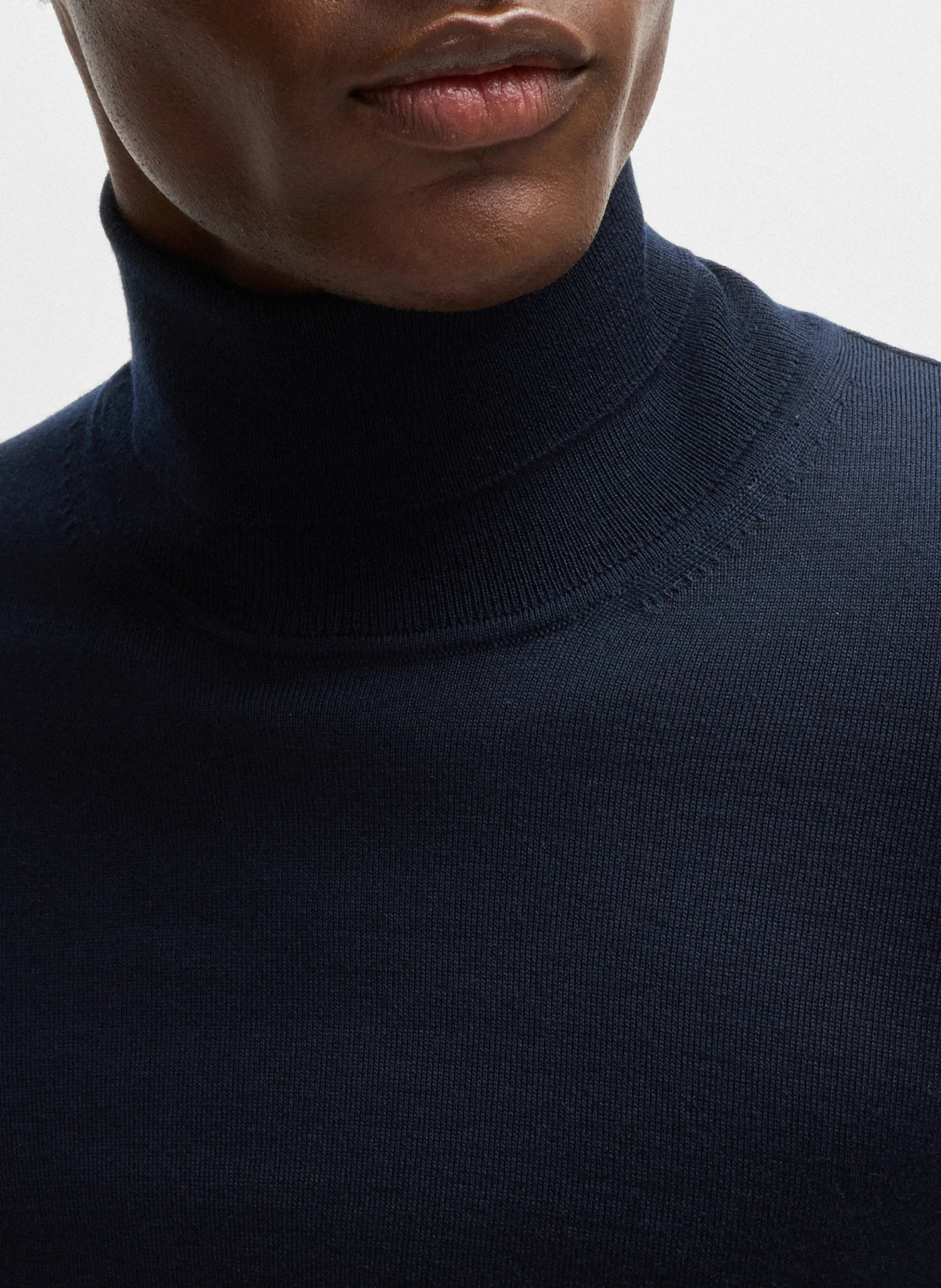 Col roulé slim-fit en laine vierge | Bleu