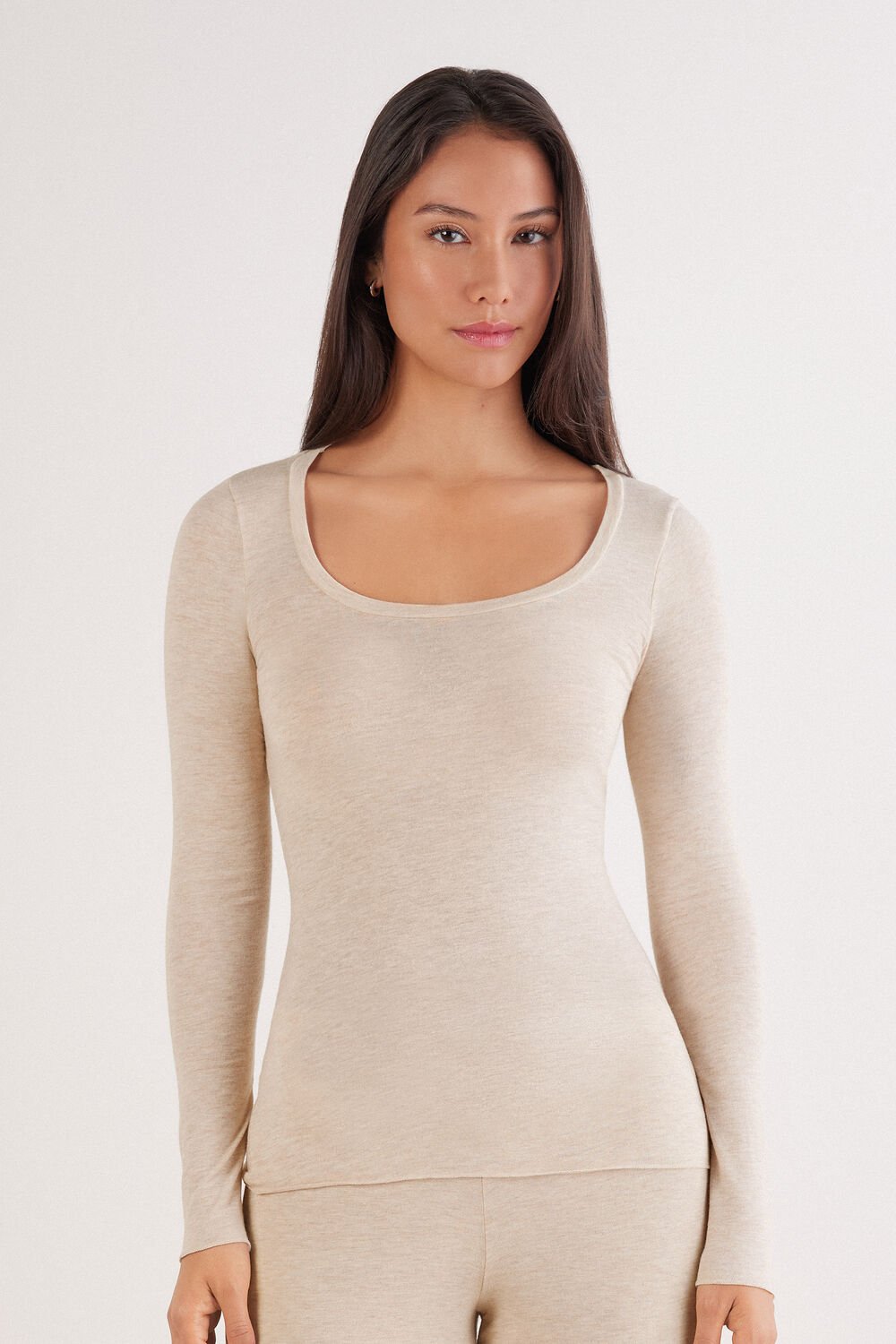 Blusa de manga comprida com decote redondo em modal ultraleve com cashmere.