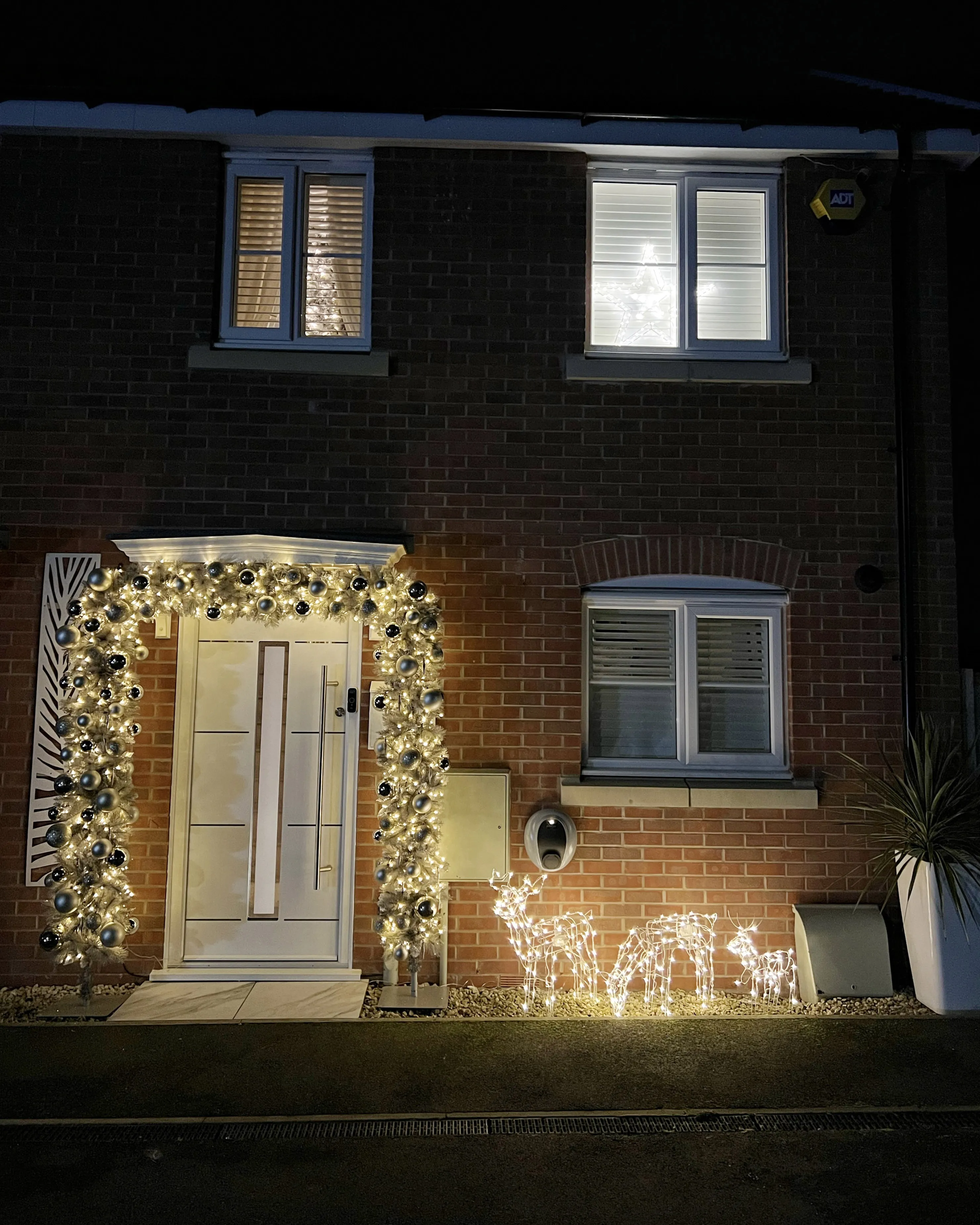 Buitendecoratie LED MIKKELI Geanimeerd rendier 76/47/52 cm Wit
