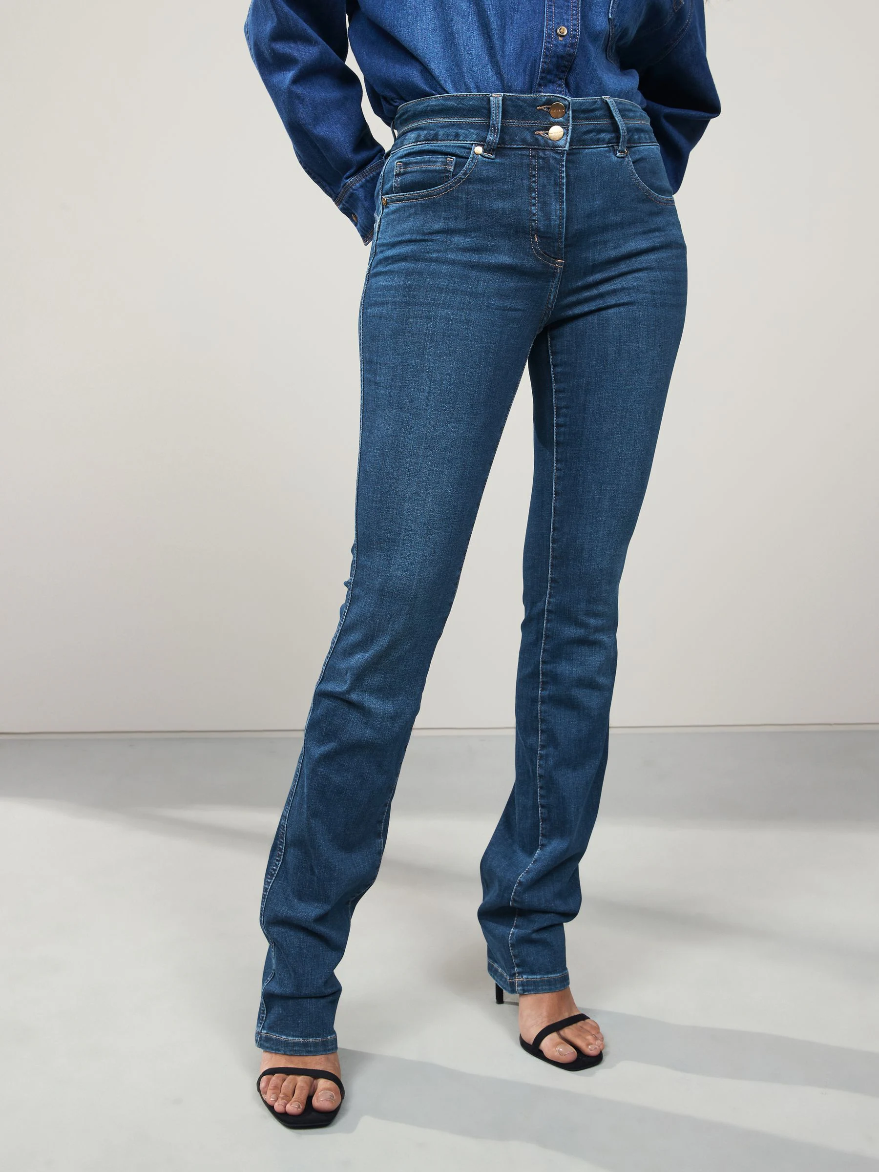 Middenblauw denim - Lift, slim en shape jeans met bootcut