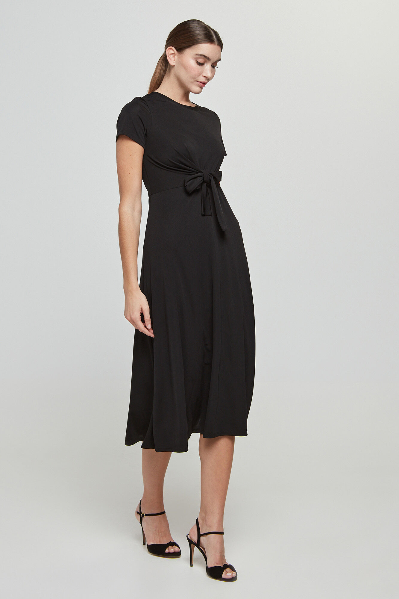 Vestido de manga curta com nó frontal - Preto