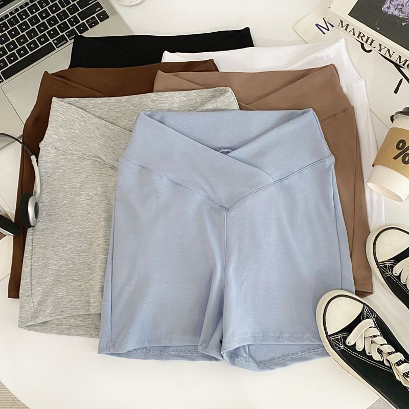 Iasia - Mid Rise Effen Skinny Shorts