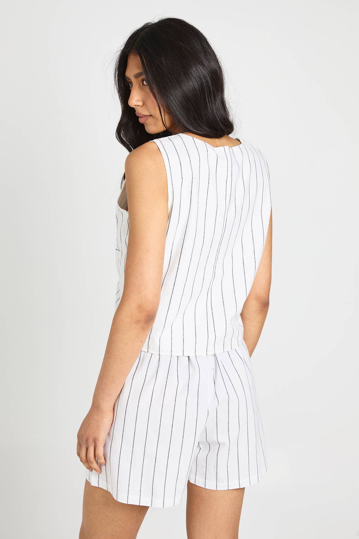 boohoo Gilet Sans Manches Rayé Effet Lin Tall & Short Coupe Décontractée