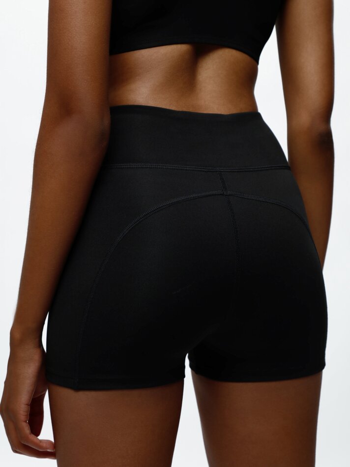 Shorts curtos - Preto