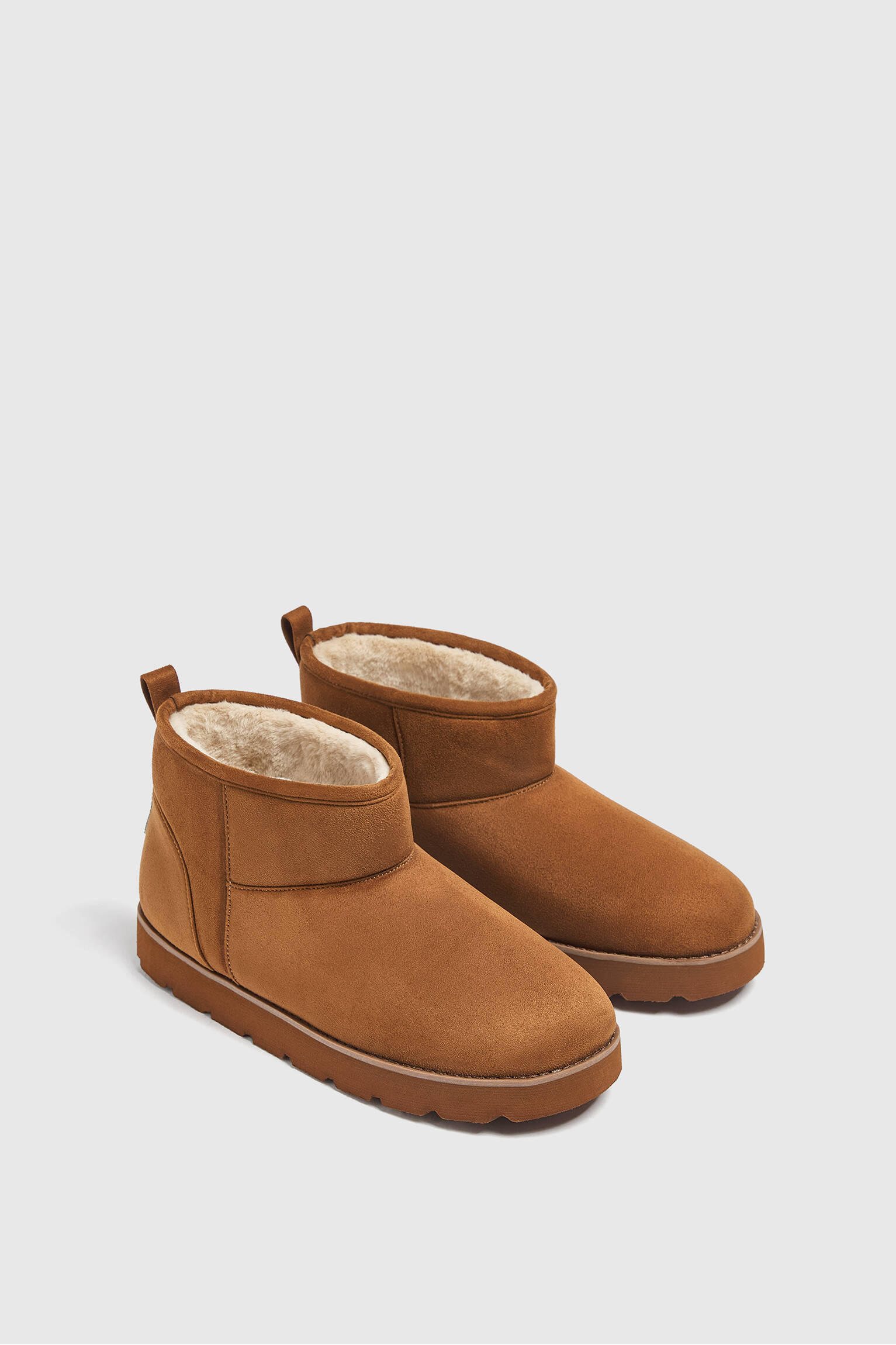 BOTA COM FORRO EM COURO COM EFEITO DE PELE