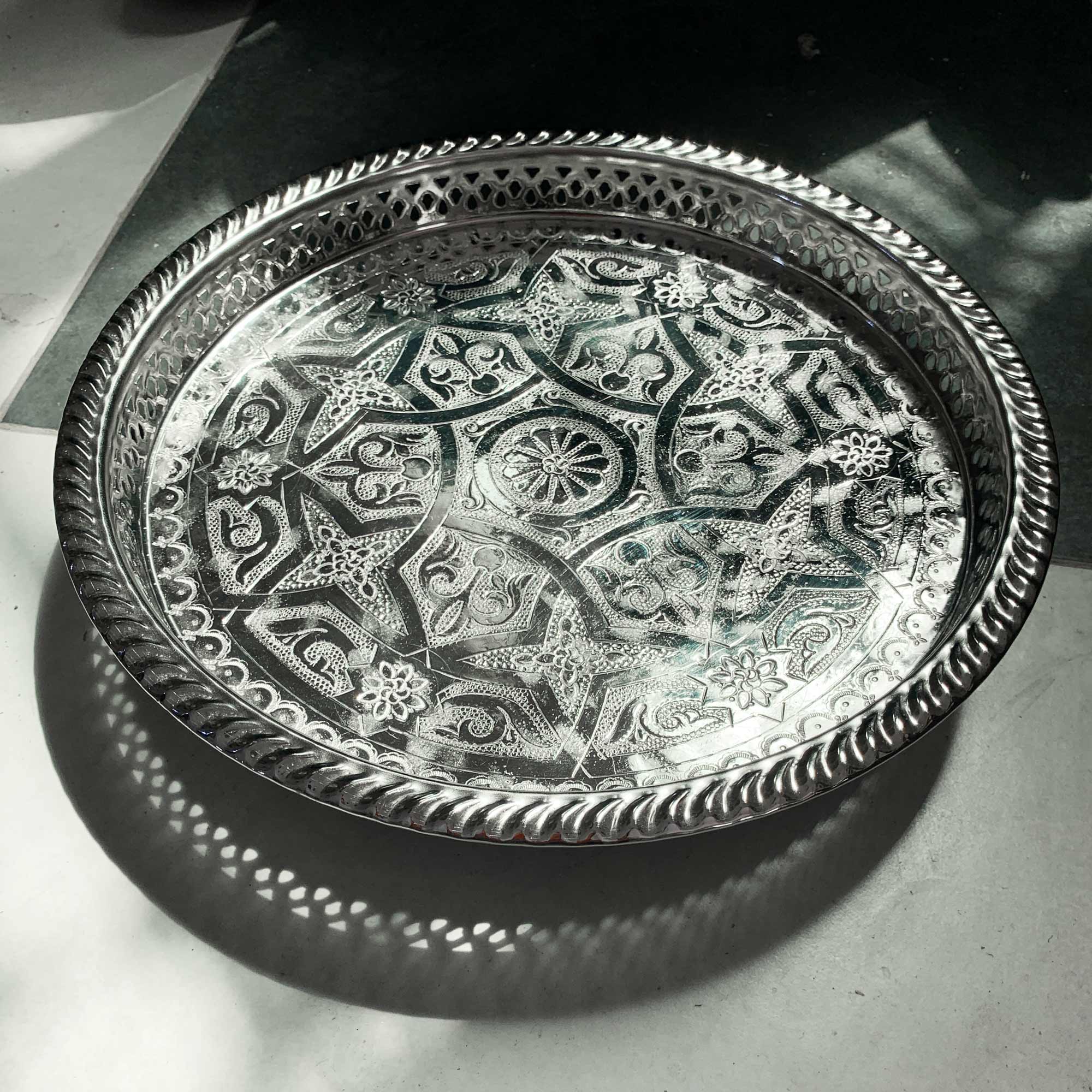 Teetablett mit Füßen 'Elkir', silber, Ø 32 cm, H 5 cm zu 68,00