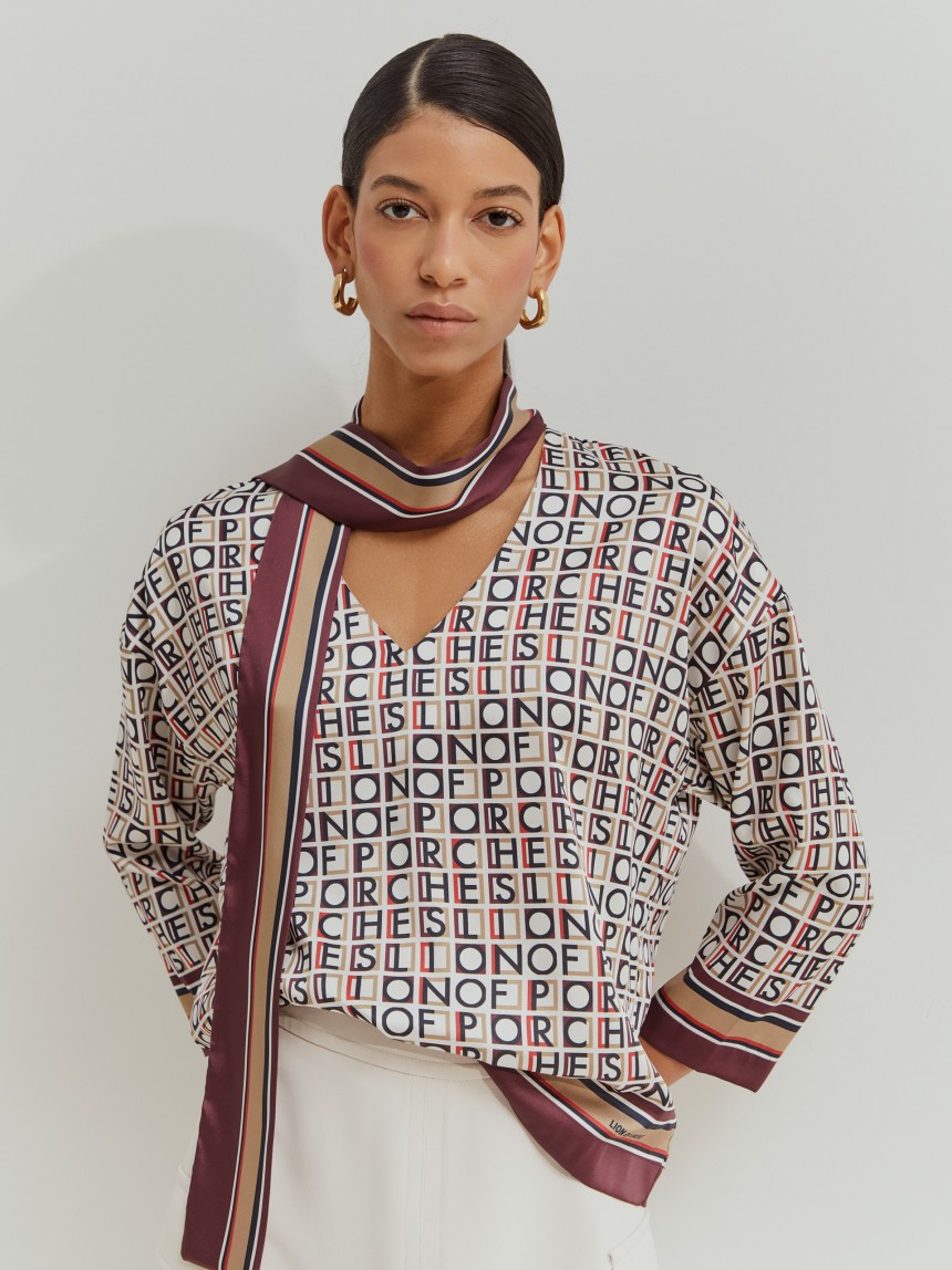 Blusa estampada com laçada