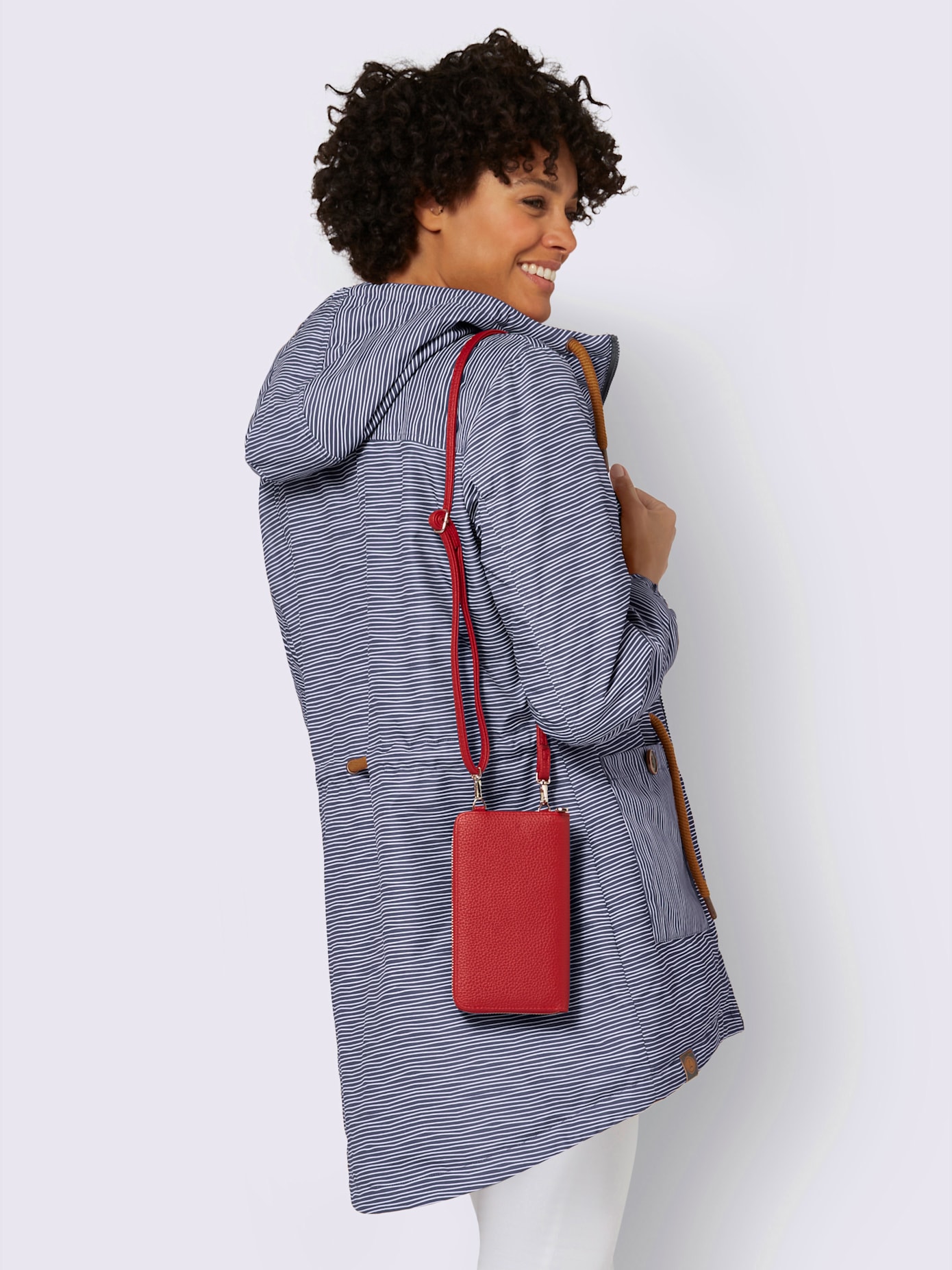 Veste capuche avec coulisse et lien à nouer