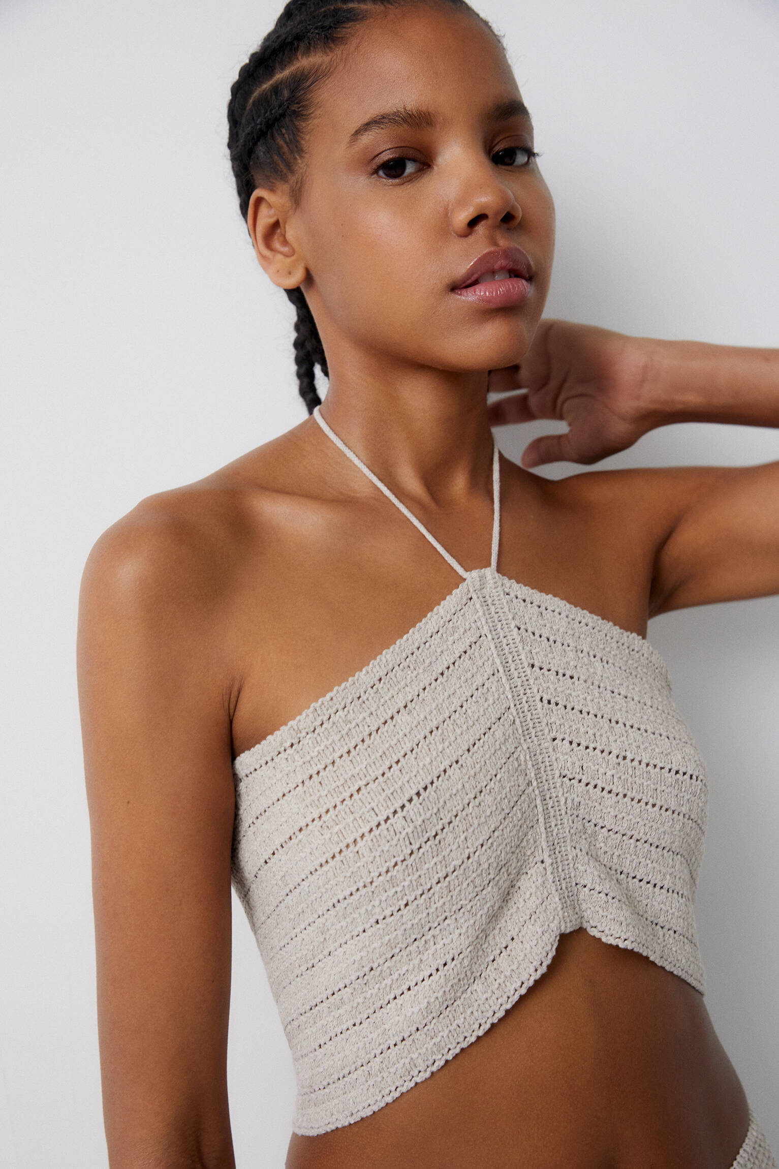 Top cropped de crochê com alças no pescoço - corda