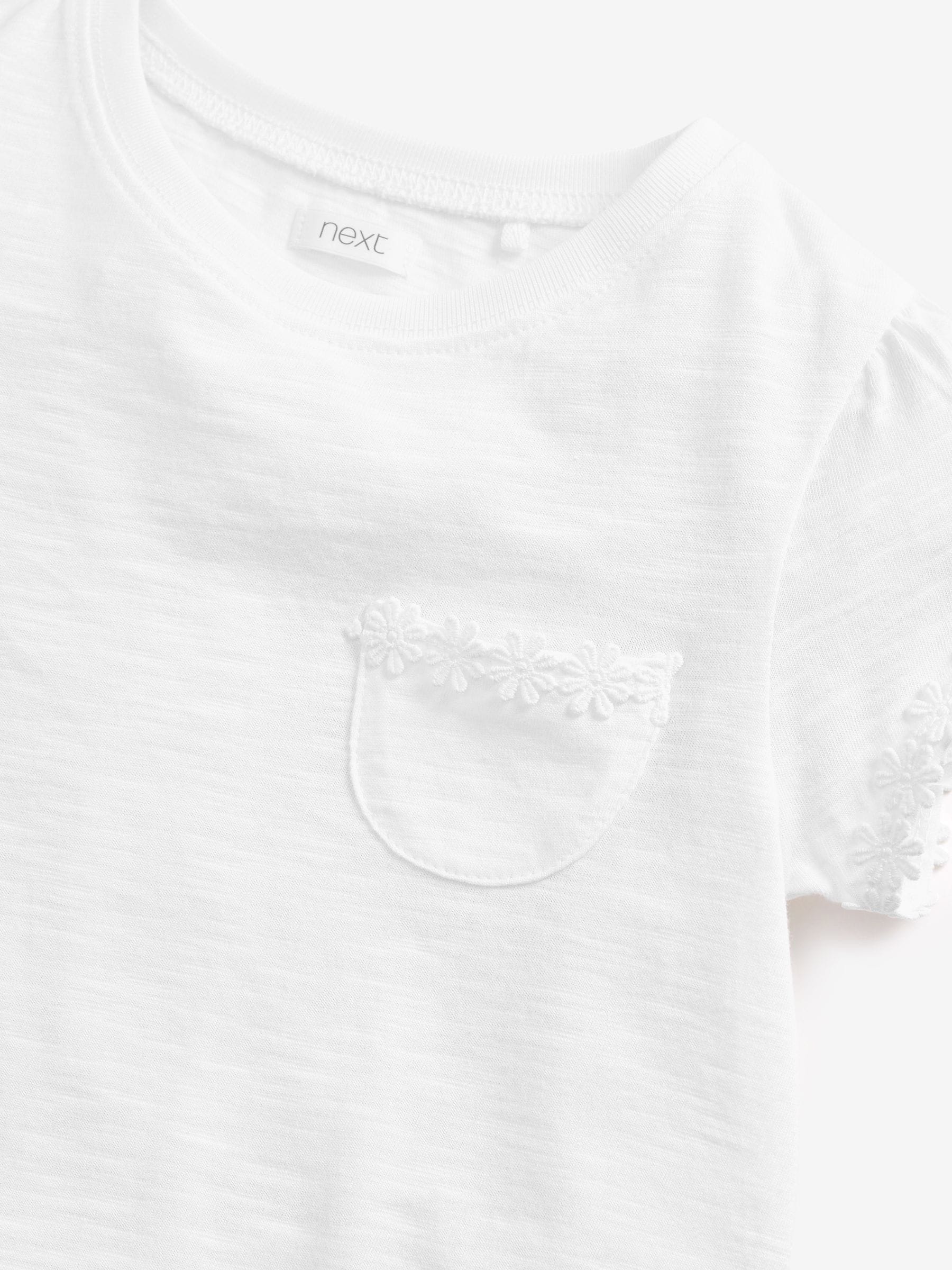 Wit - T-shirt met zakje en madeliefjesprint (1,5-16 jr)