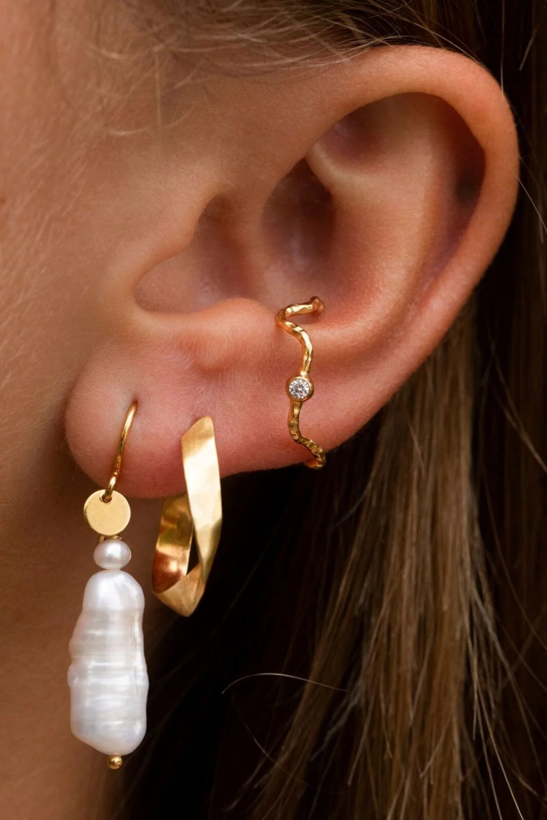 Stine A Long Baroque Pearl Earring Peach Sorbet Goldenen