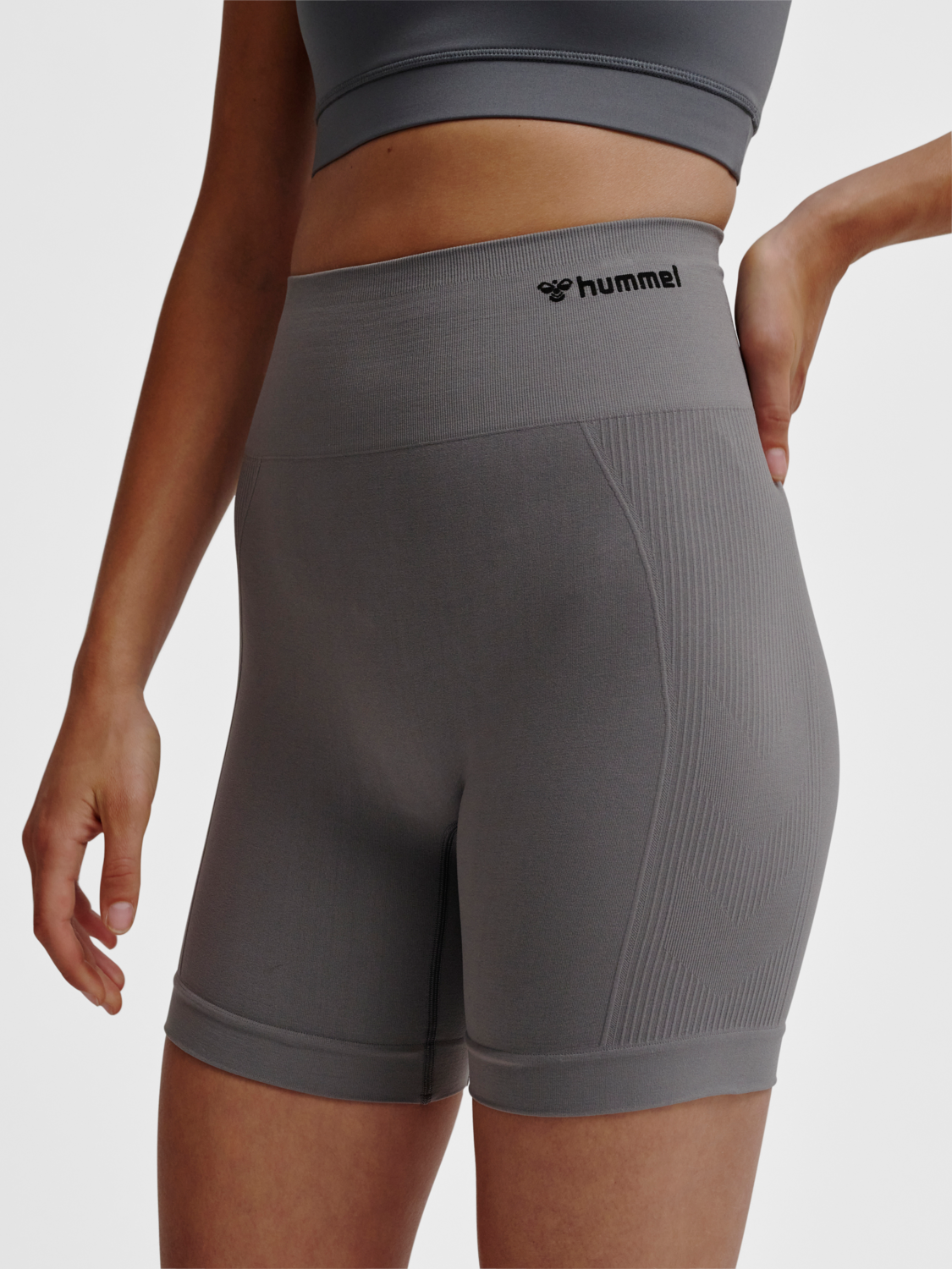 hmlTIF SEAMLESS SHORTS